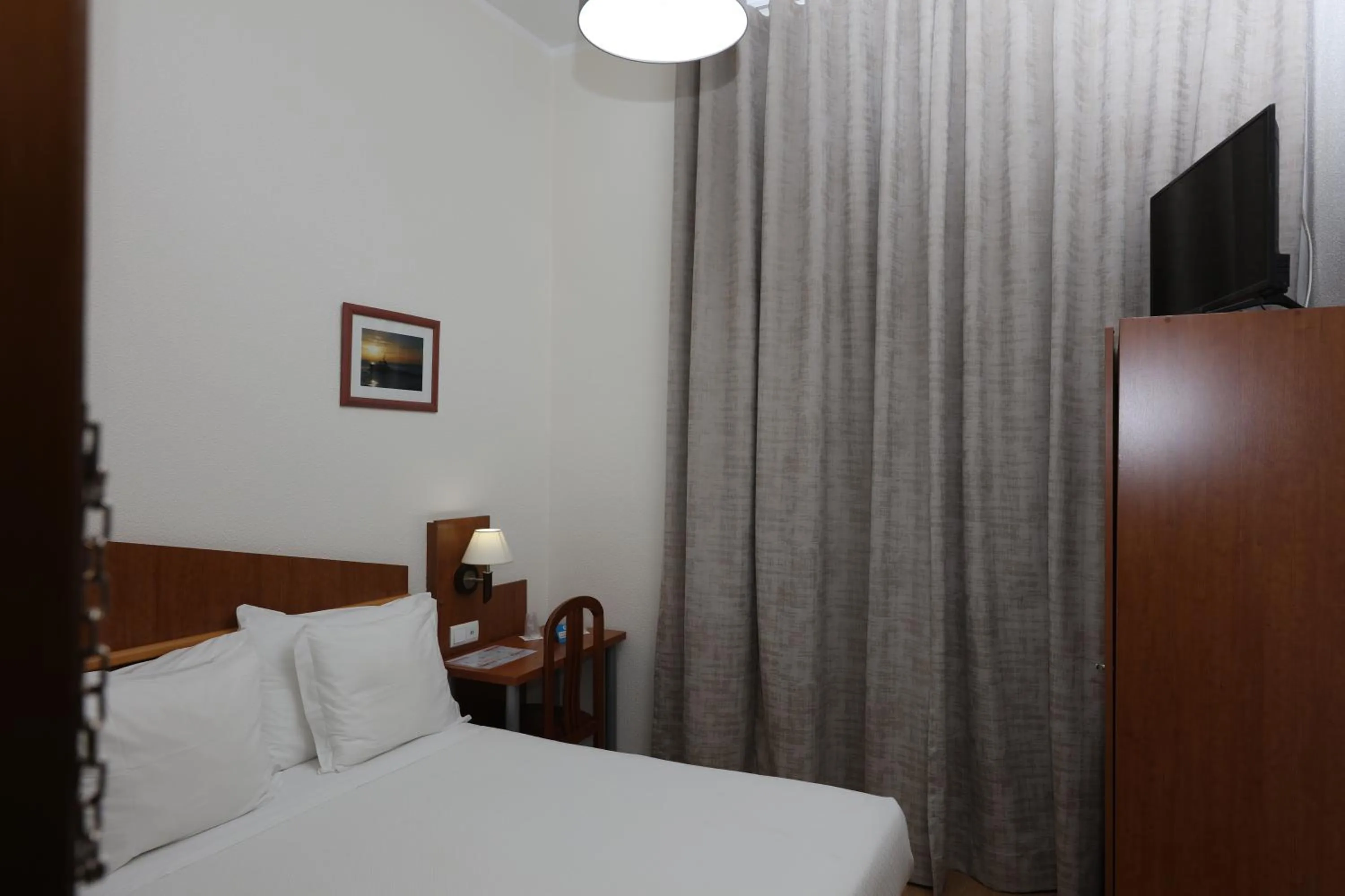 Bedroom, Bed in Pensao Praca Da Figueira