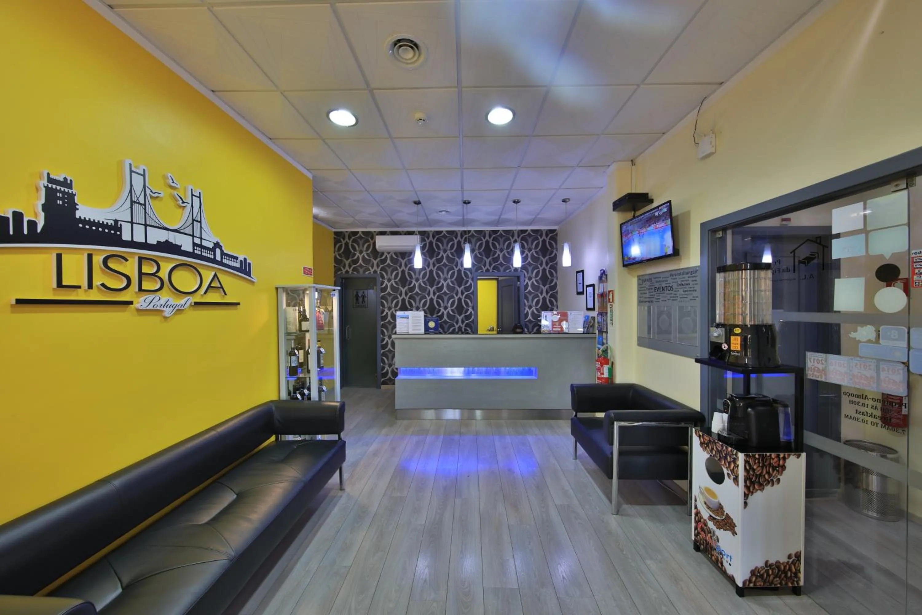 Communal lounge/ TV room in Pensao Praca Da Figueira