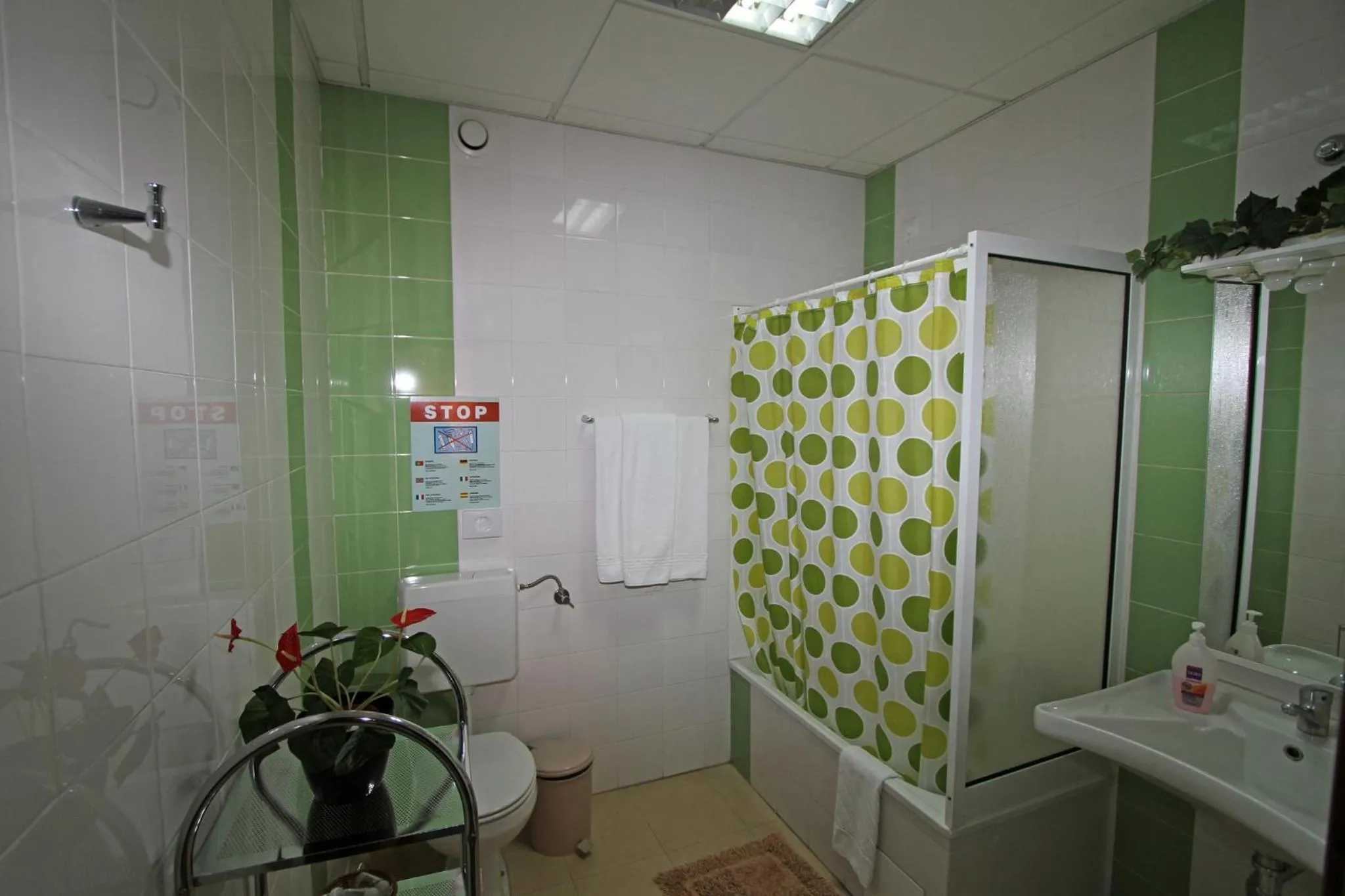 Bathroom in Pensao Praca Da Figueira