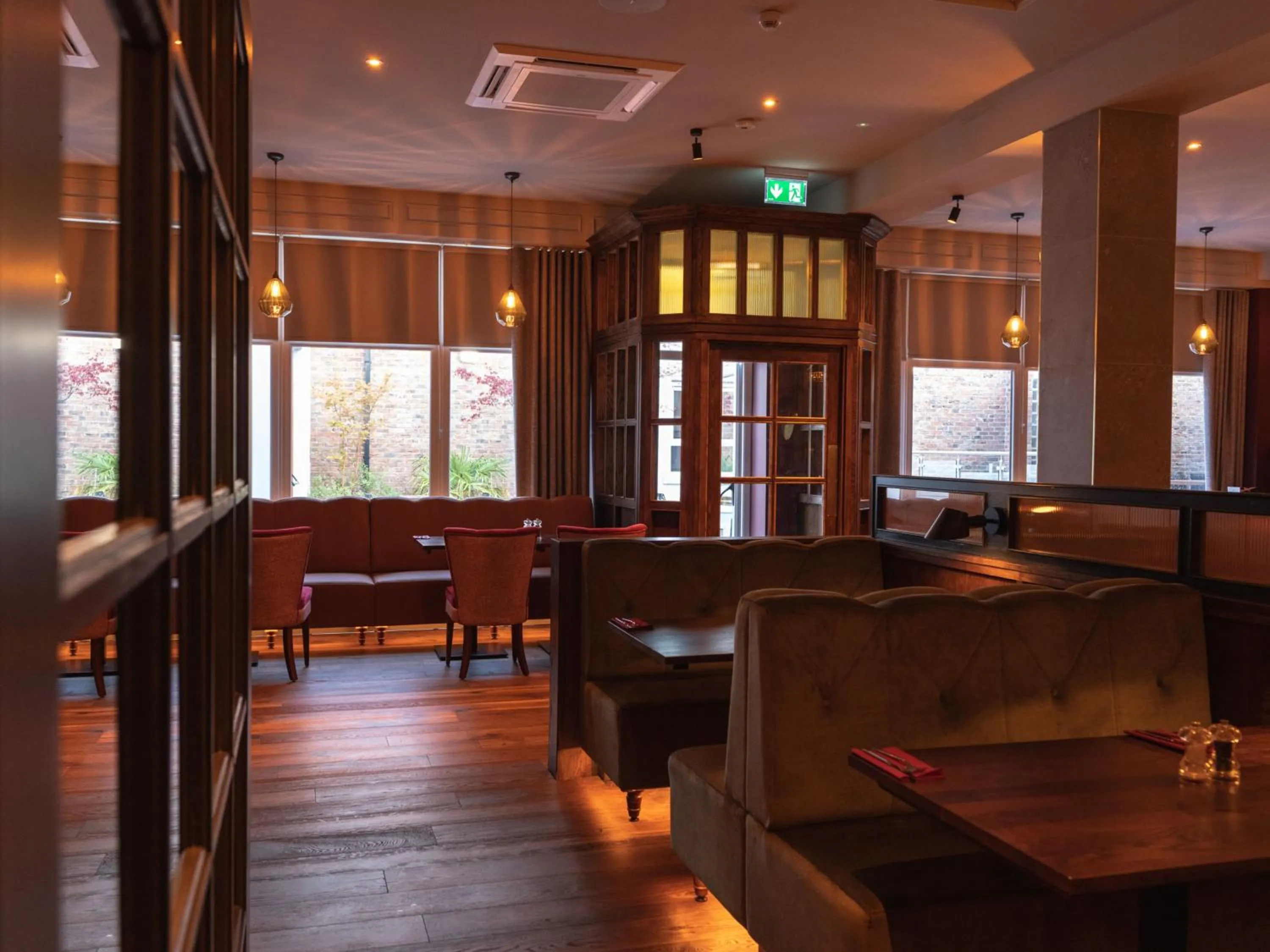 Restaurant/places to eat in Seagoe Hotel