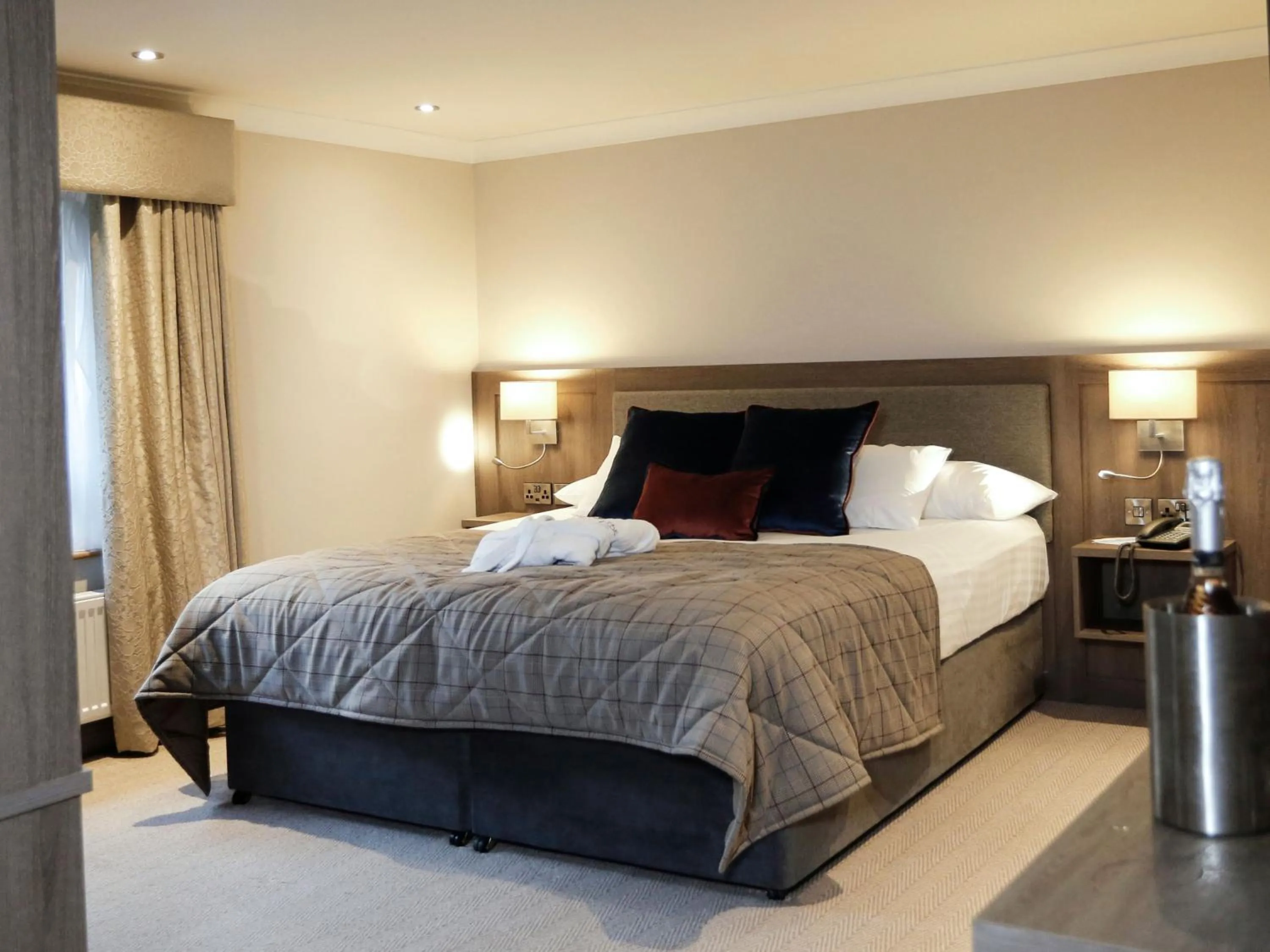 Bedroom, Bed in Seagoe Hotel