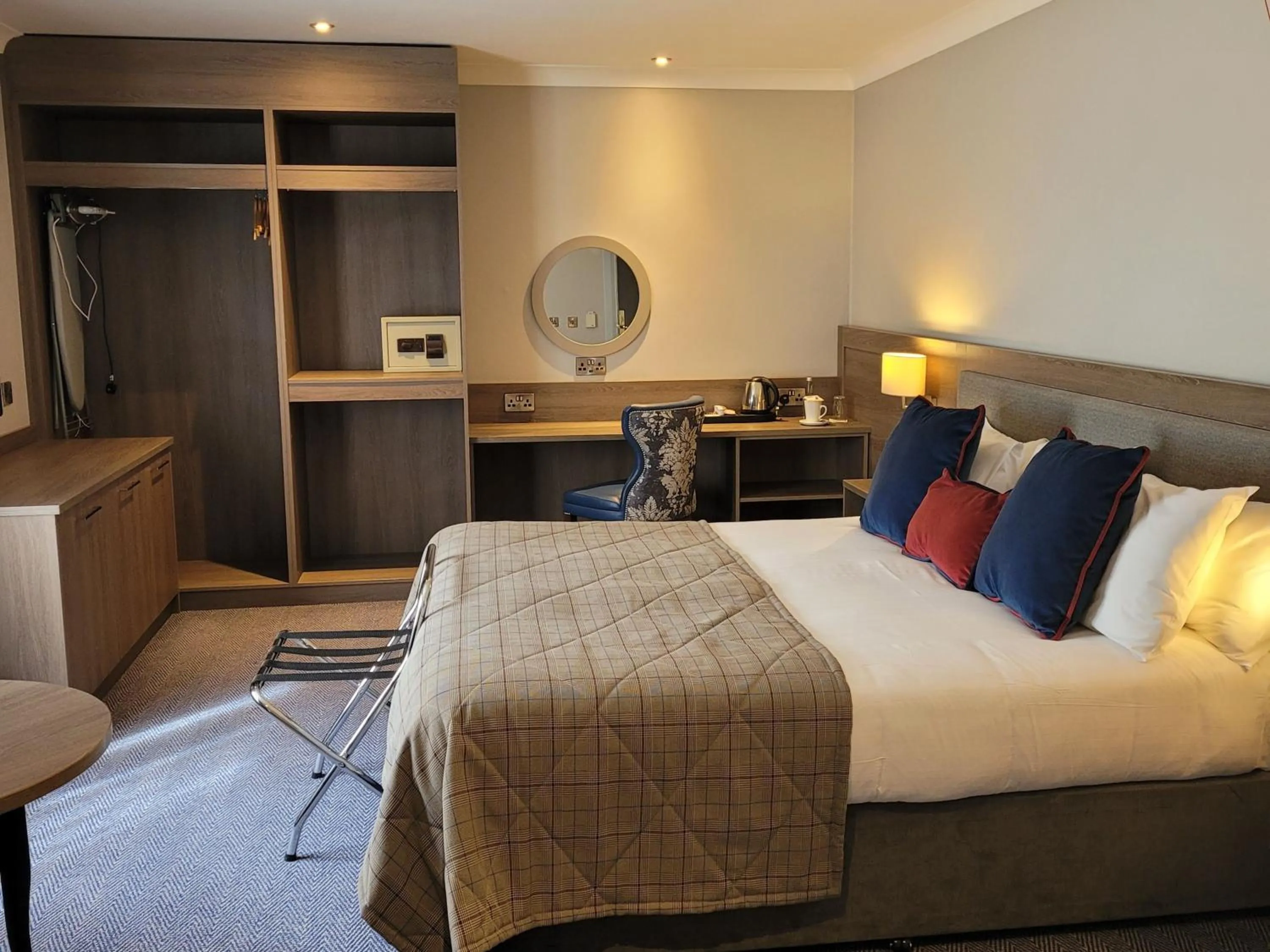 Bedroom, Bed in Seagoe Hotel