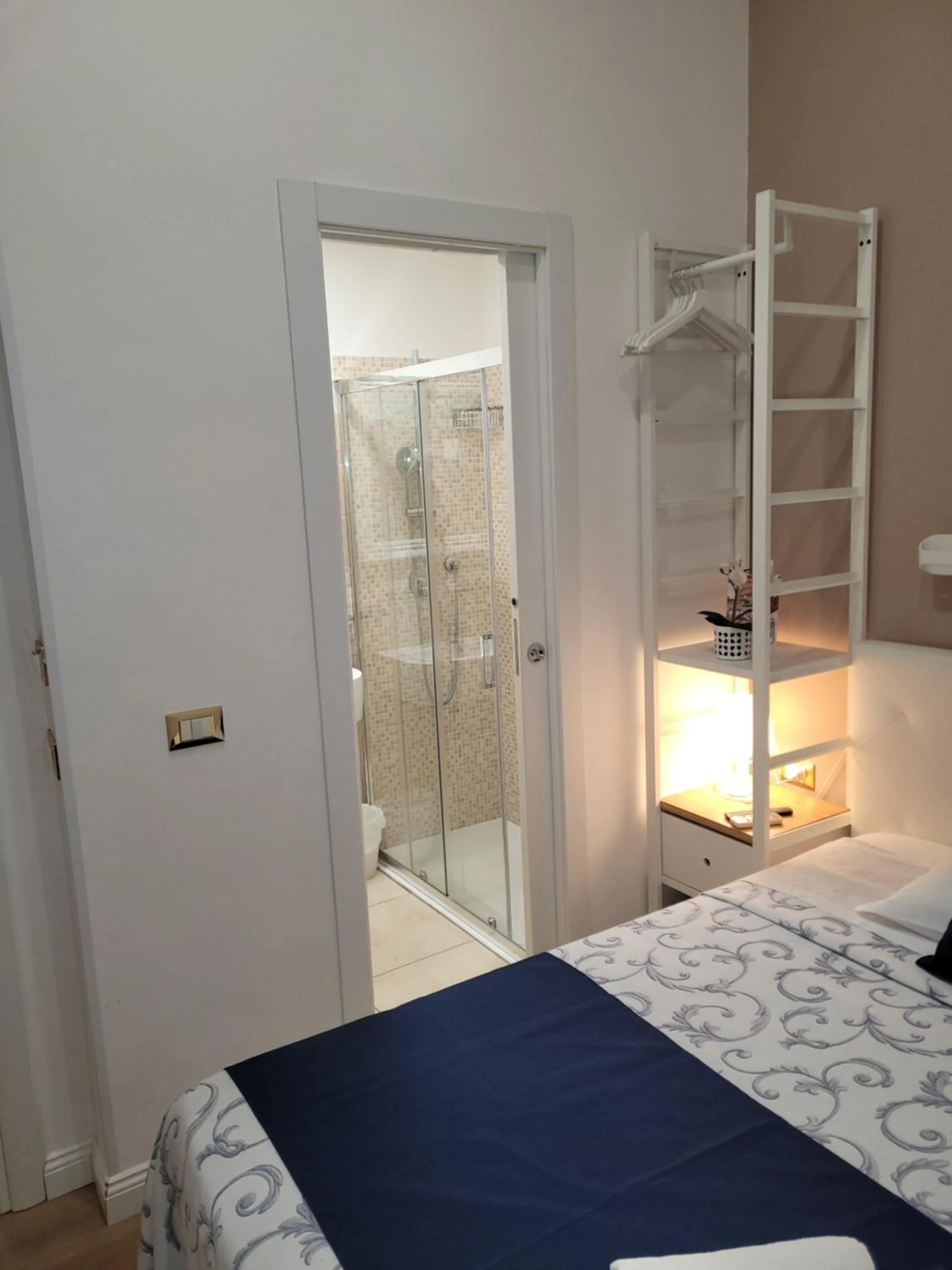 Bathroom, Bed in Evergreen