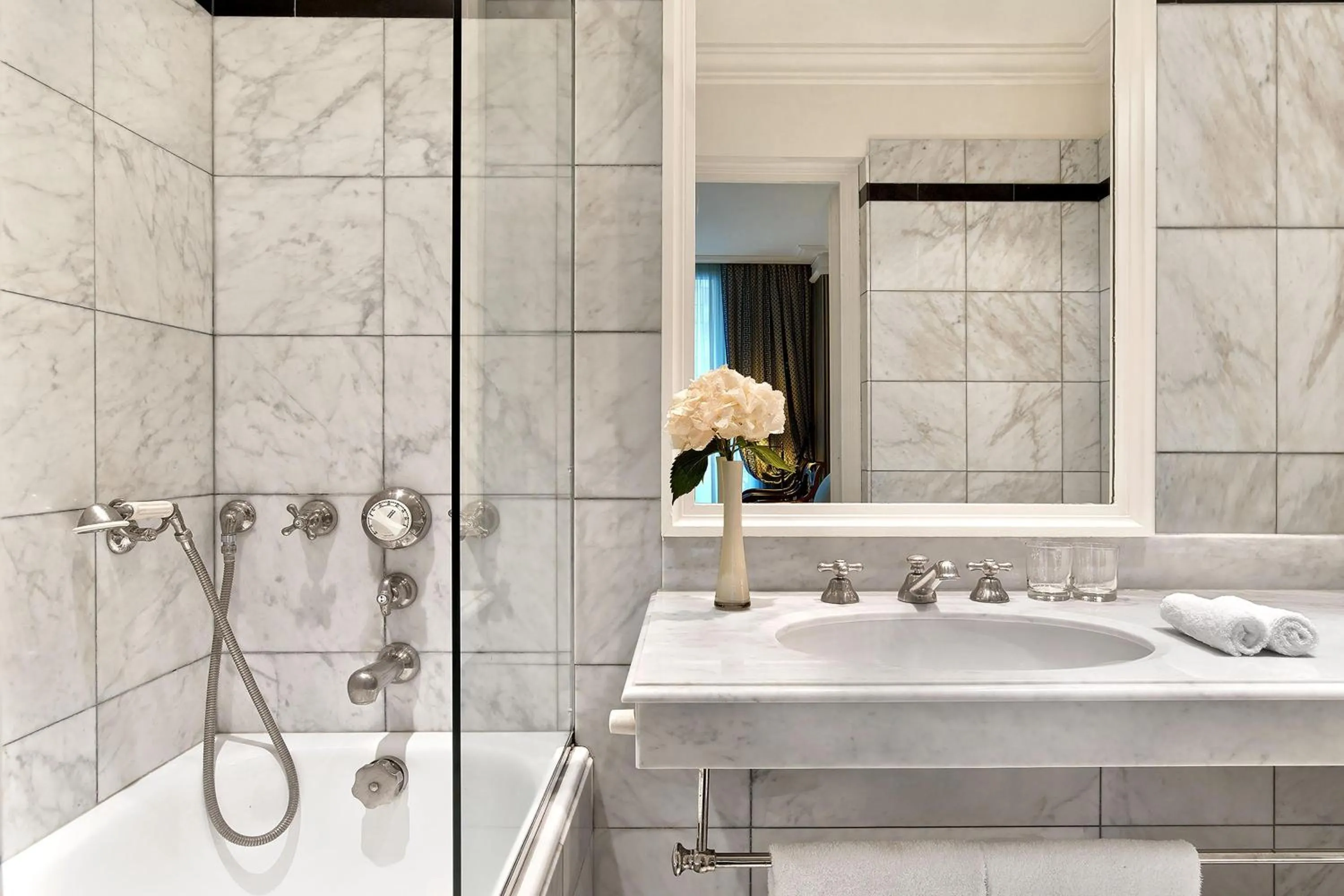 Bathroom in Le Dokhan's Paris Arc de Triomphe, a Tribute Portfolio Hotel