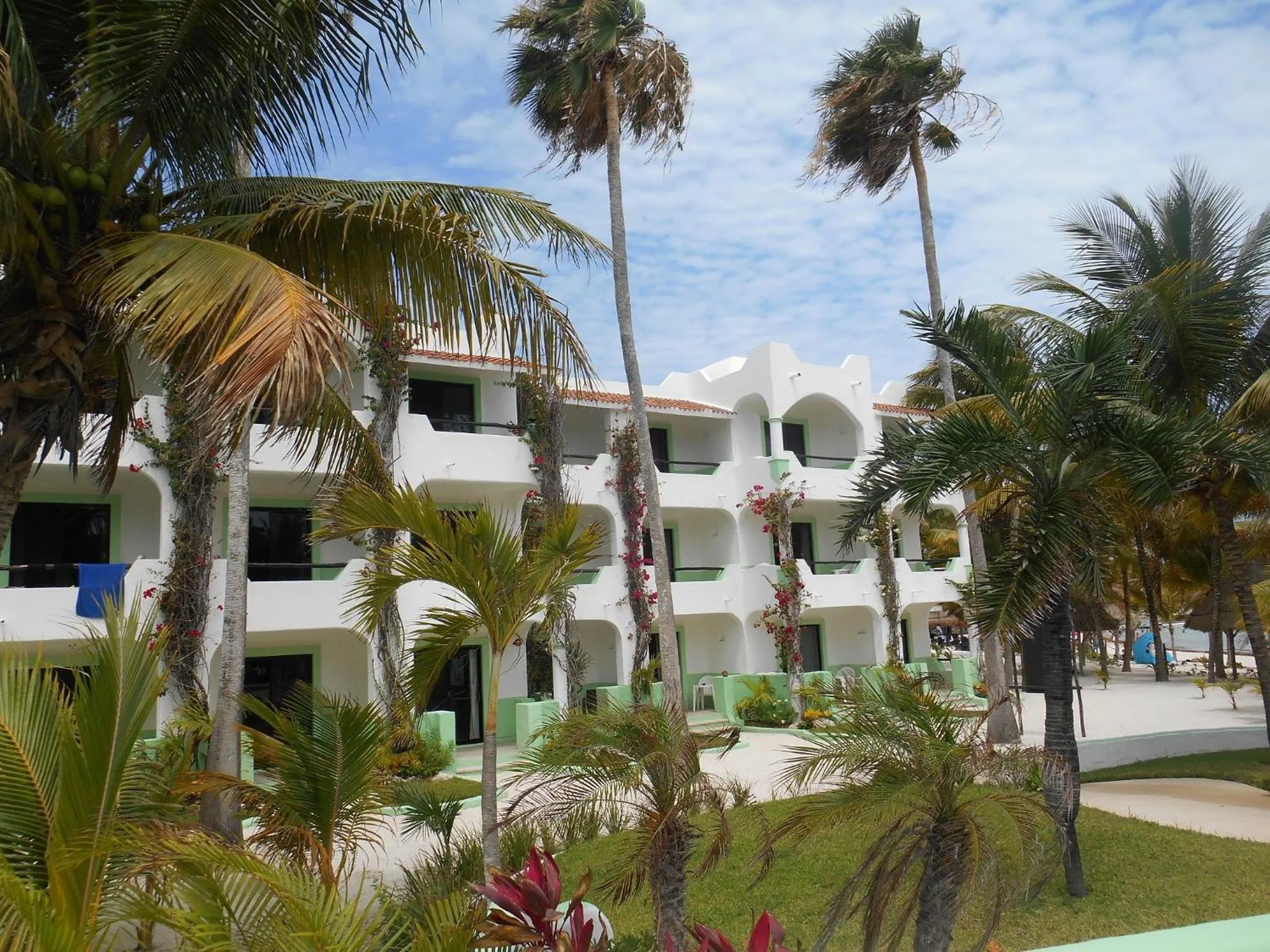 Property building in Hotel Club Akumal Caribe