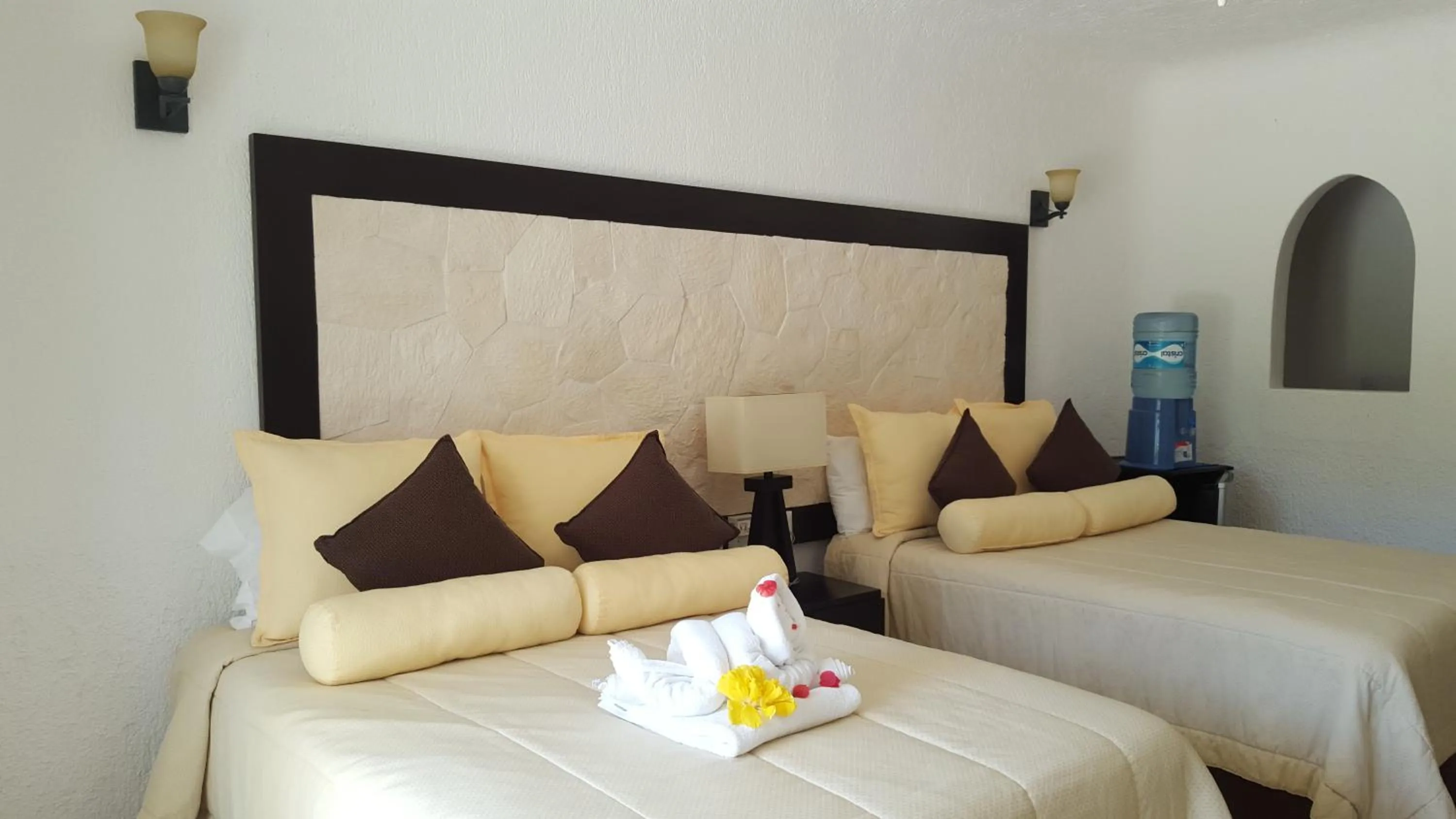 Photo of the whole room, Bed in Hotel Club Akumal Caribe