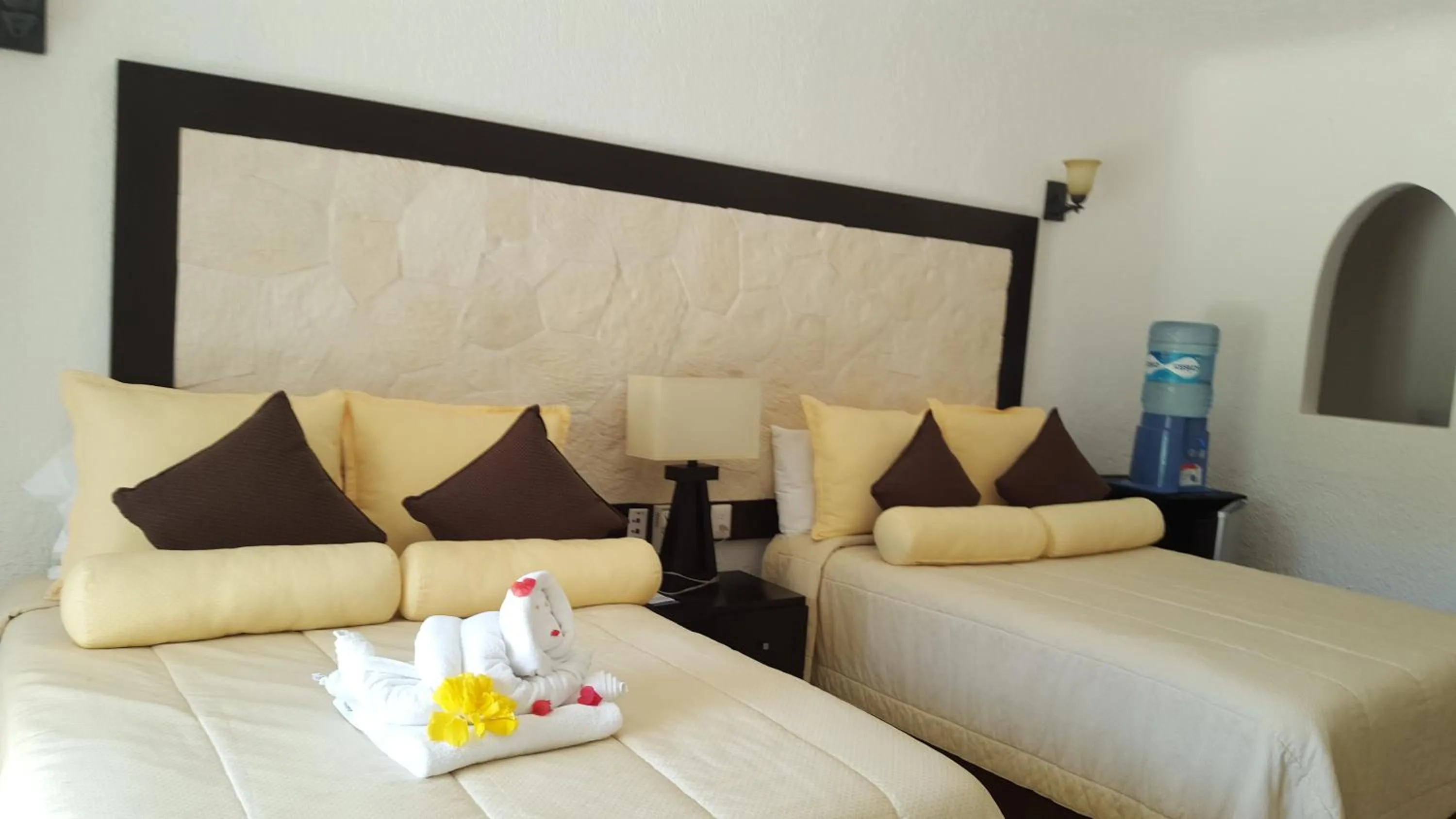 Photo of the whole room, Bed in Hotel Club Akumal Caribe