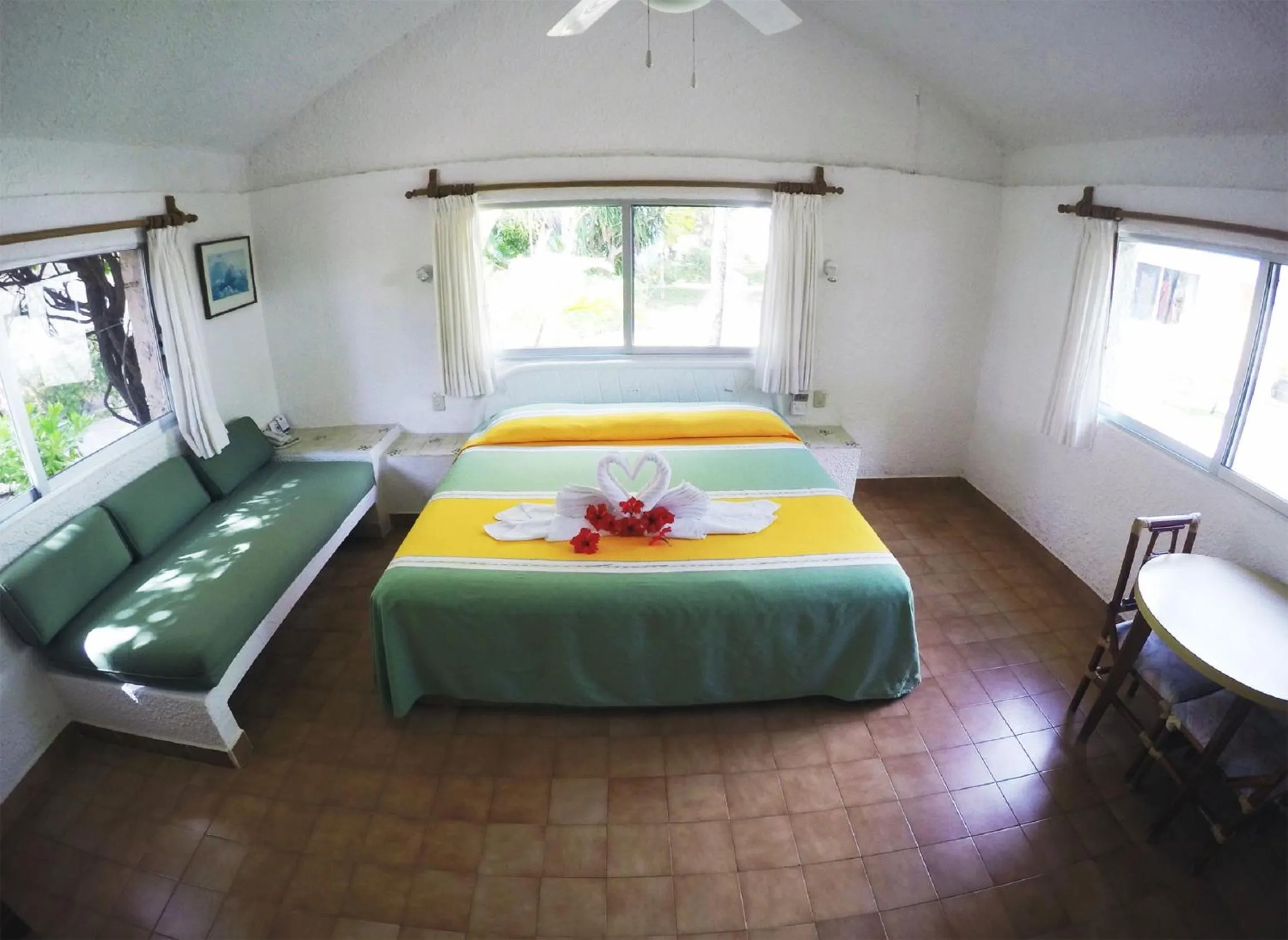 Photo of the whole room, Bed in Hotel Club Akumal Caribe