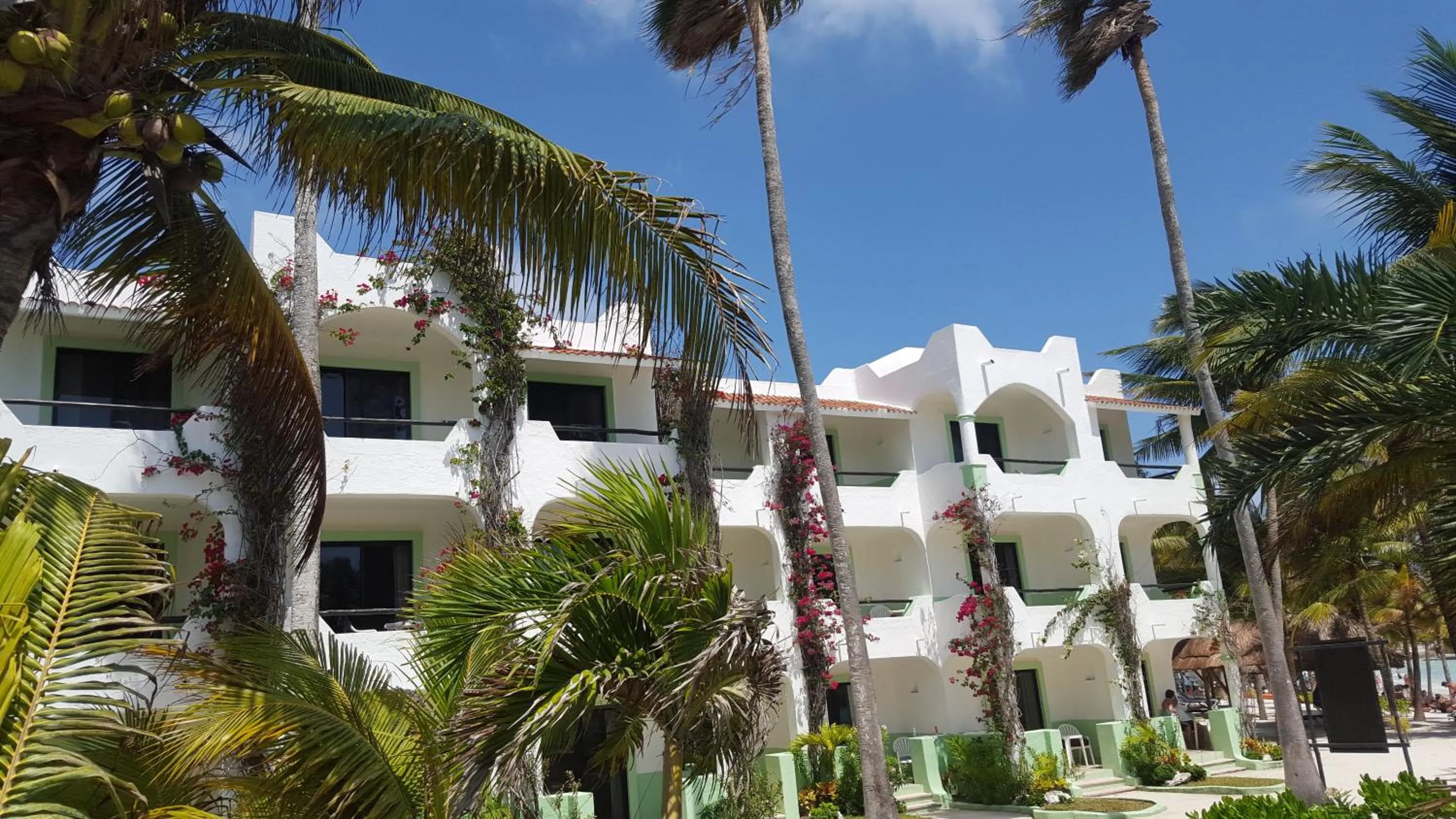 Property building in Hotel Club Akumal Caribe