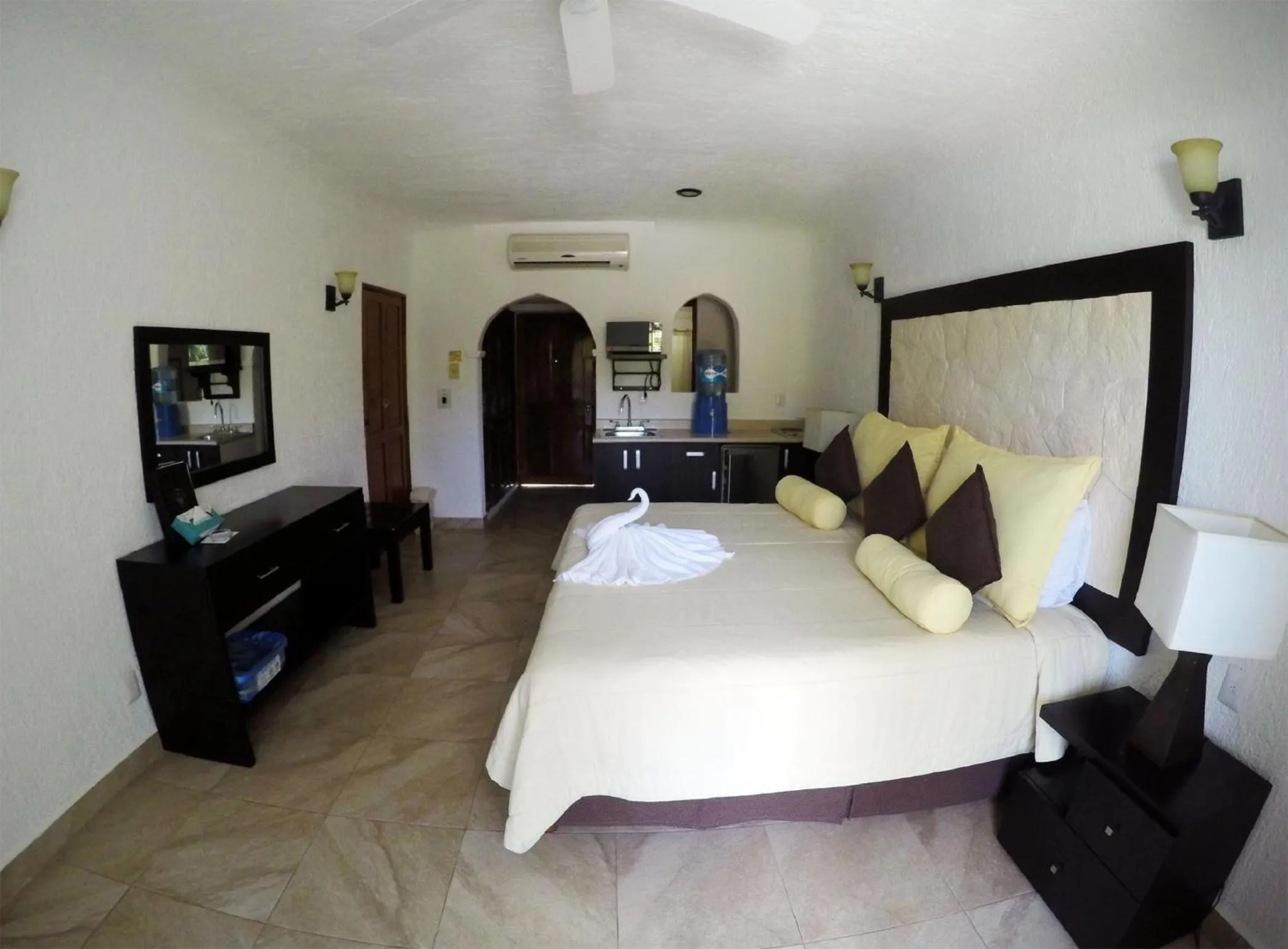 Photo of the whole room, Bed in Hotel Club Akumal Caribe
