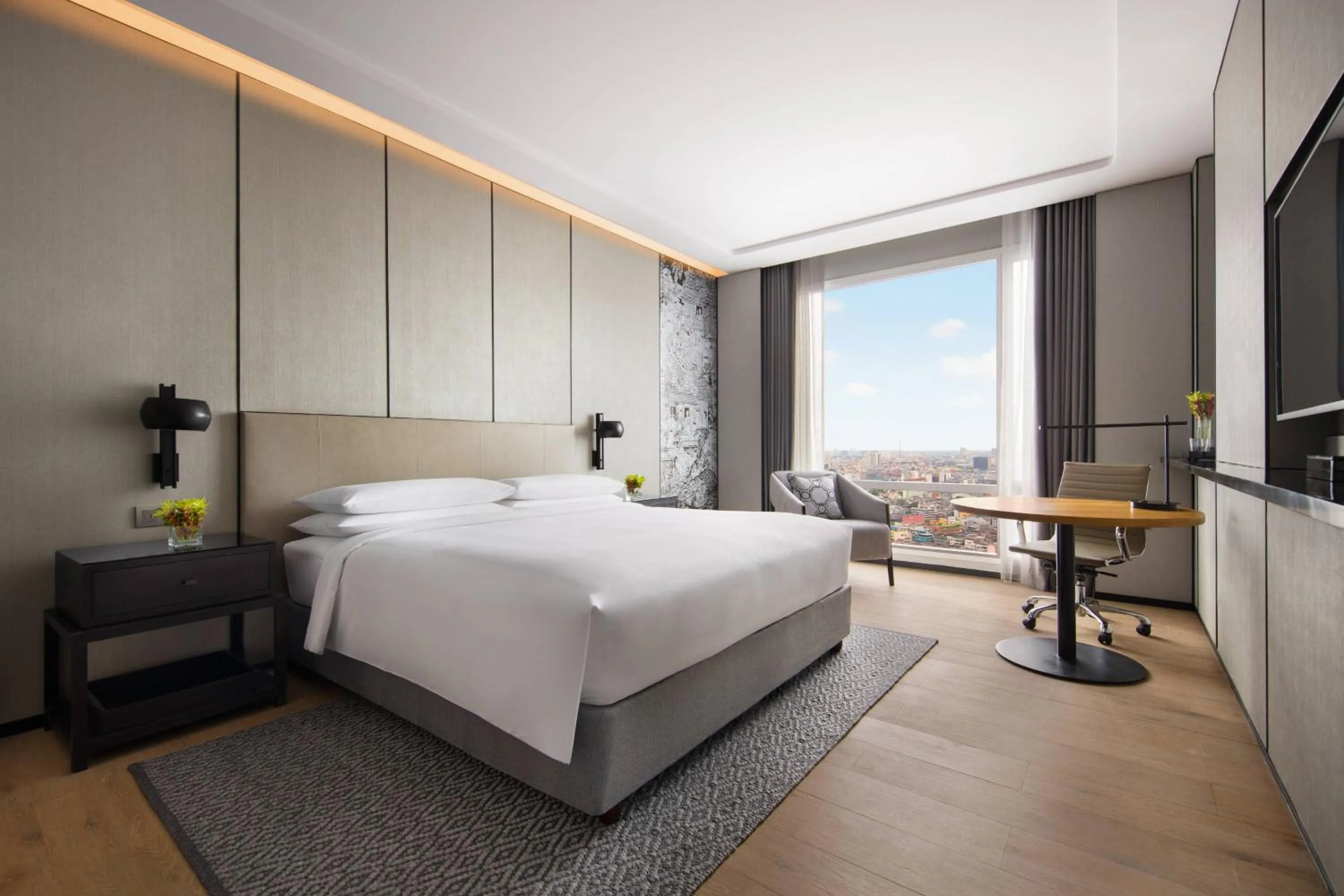 Photo of the whole room, Bed in Bangkok Marriott Hotel The Surawongse