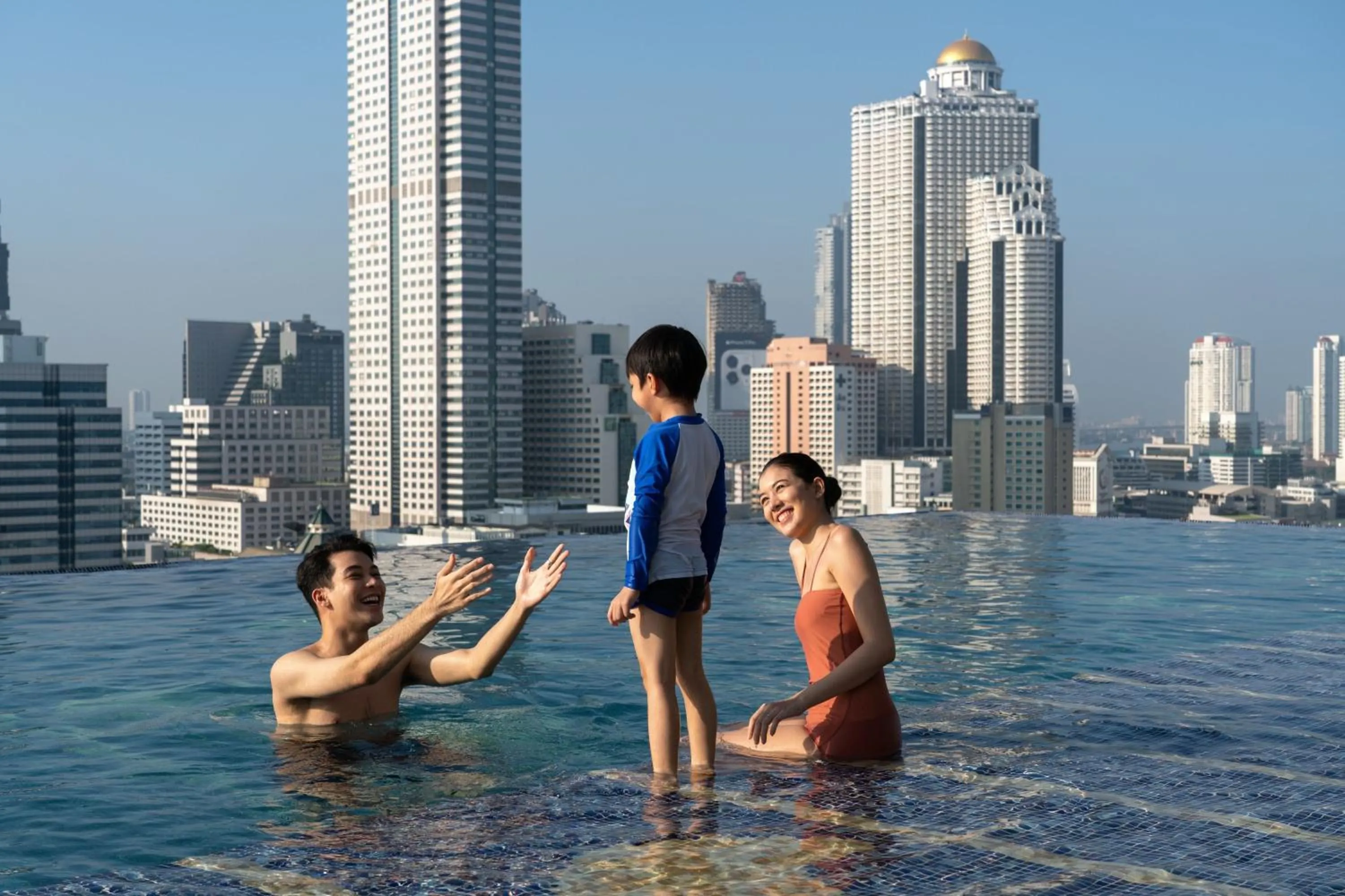 Swimming pool in Bangkok Marriott Hotel The Surawongse