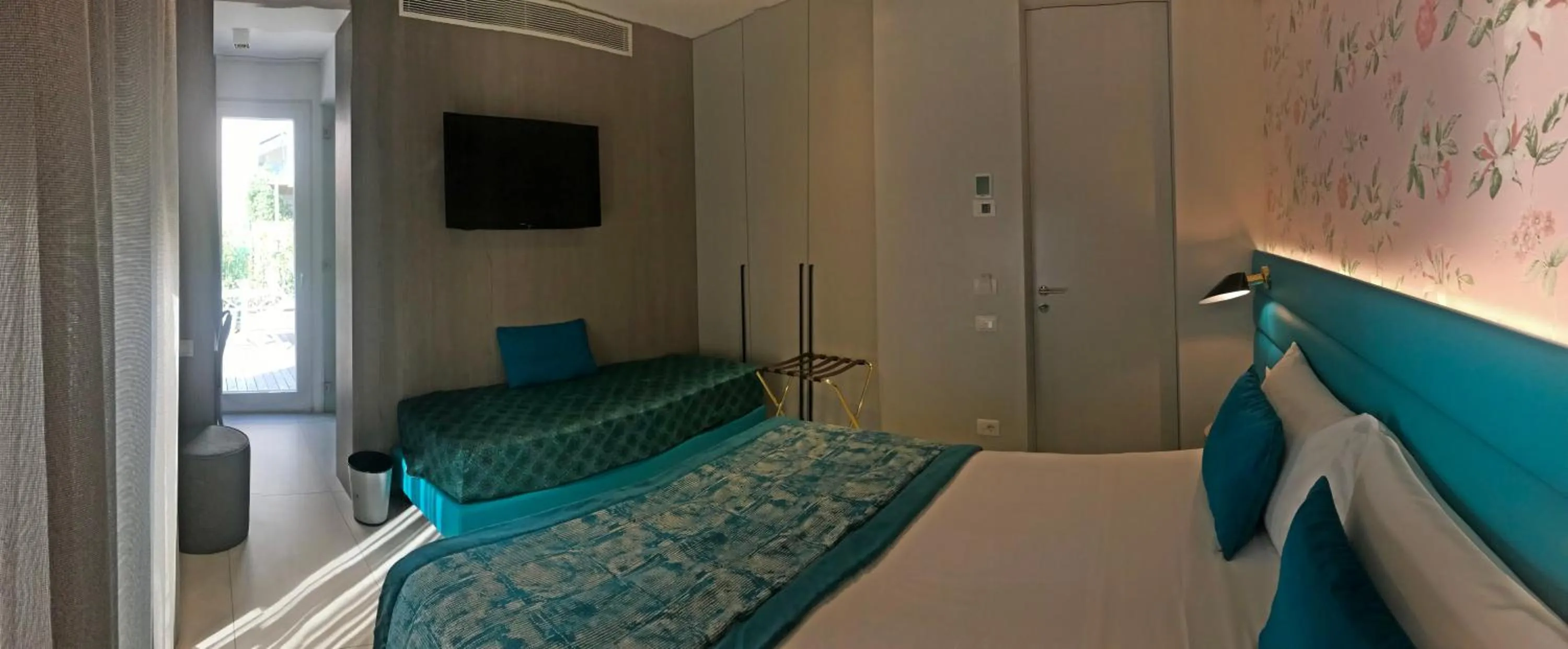 Photo of the whole room, Bed in Hotel Villa Hermosa