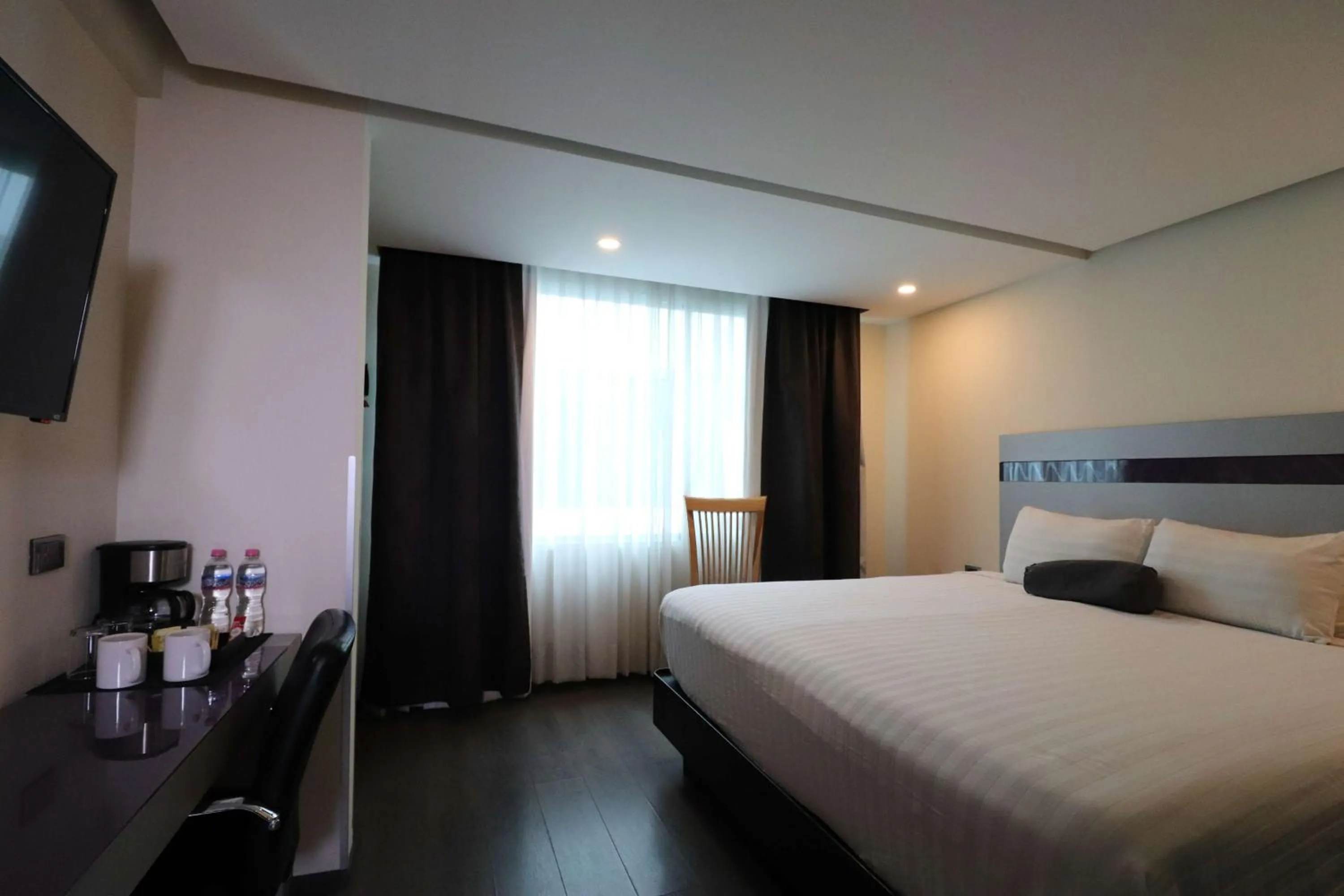 Bedroom, Bed in Best Western Plus Metepec & Suites