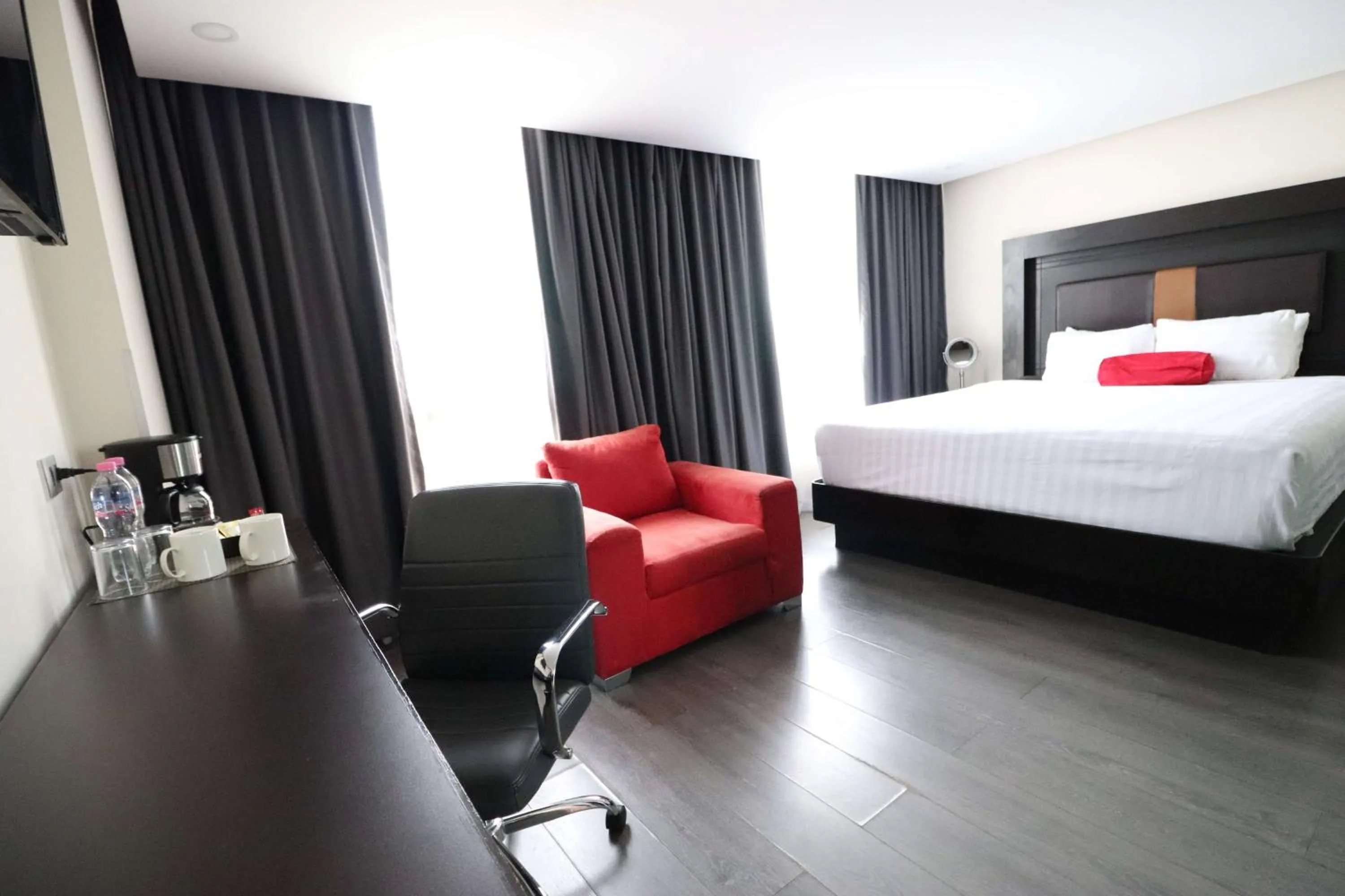 Bedroom, Bed in Best Western Plus Metepec & Suites