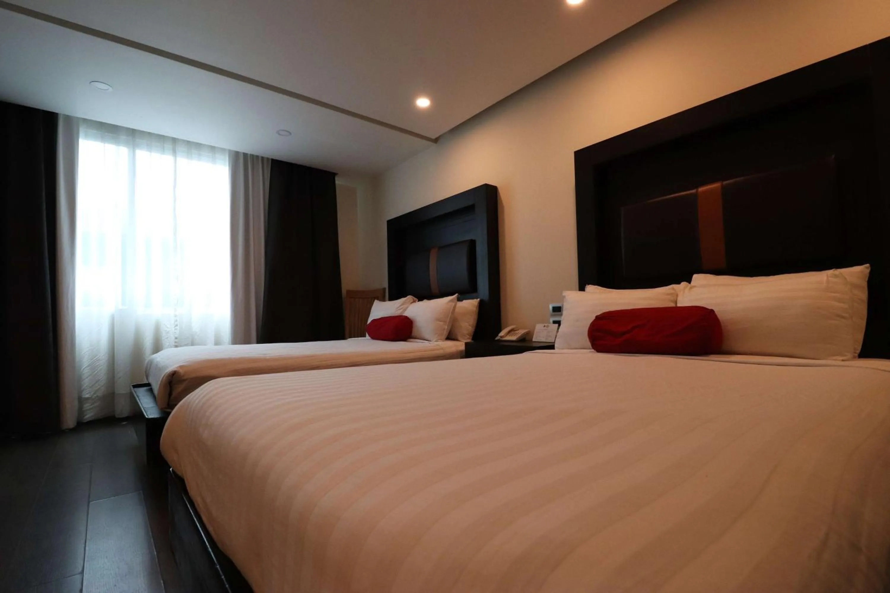 Bedroom, Bed in Best Western Plus Metepec & Suites