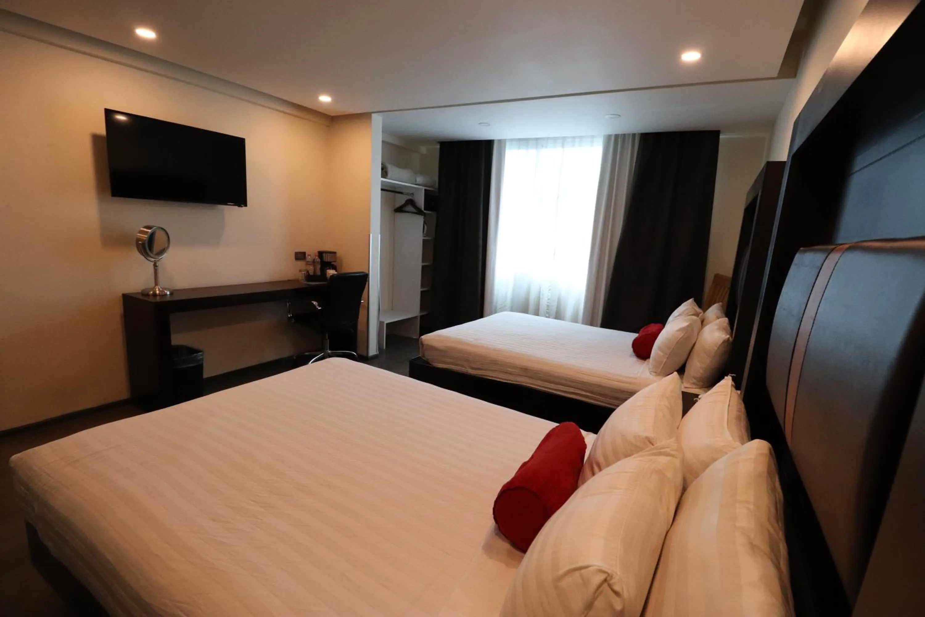 Bed in Best Western Plus Metepec & Suites