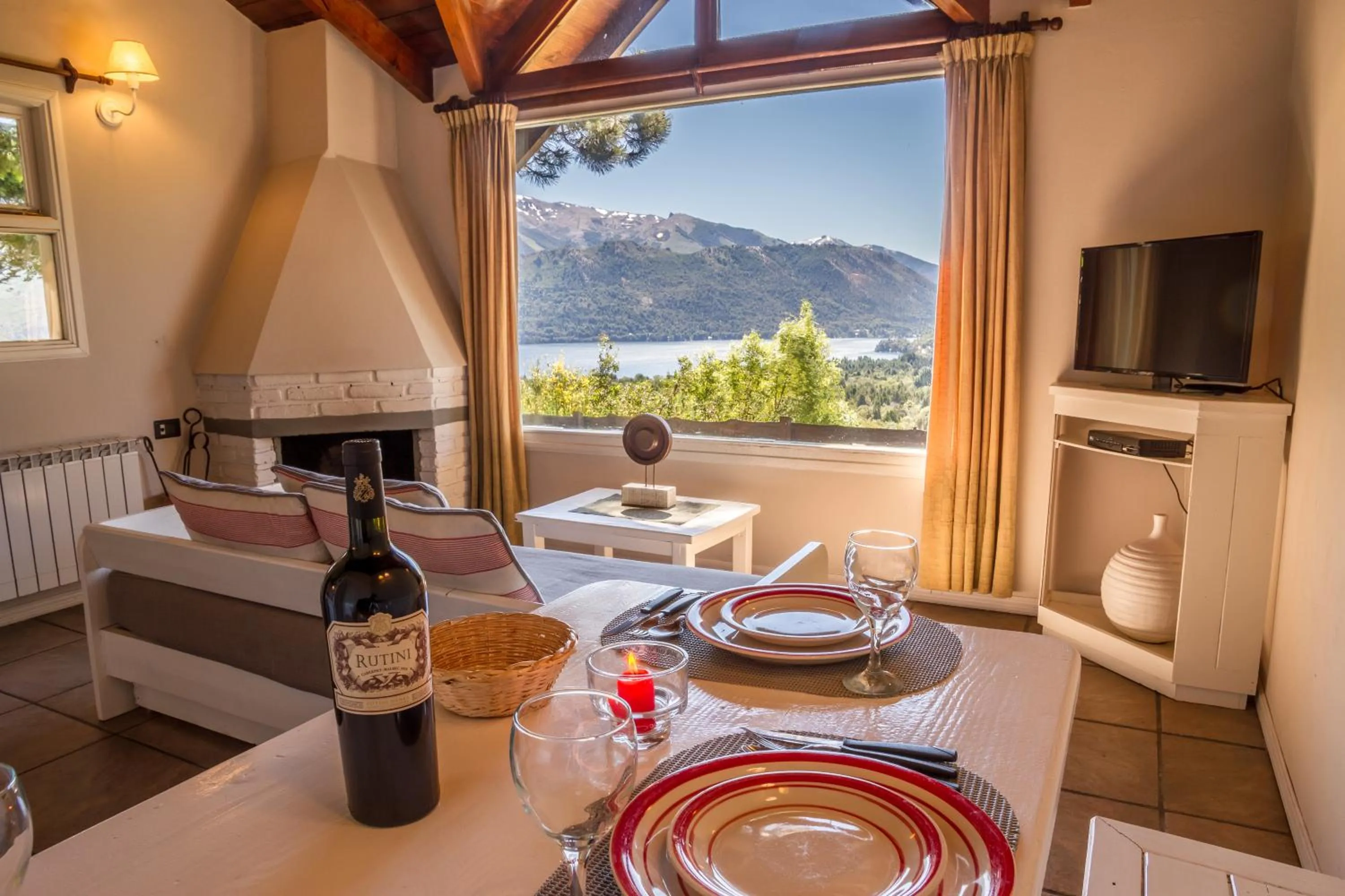 Dining area in Estancia Del Carmen Mountain Resort