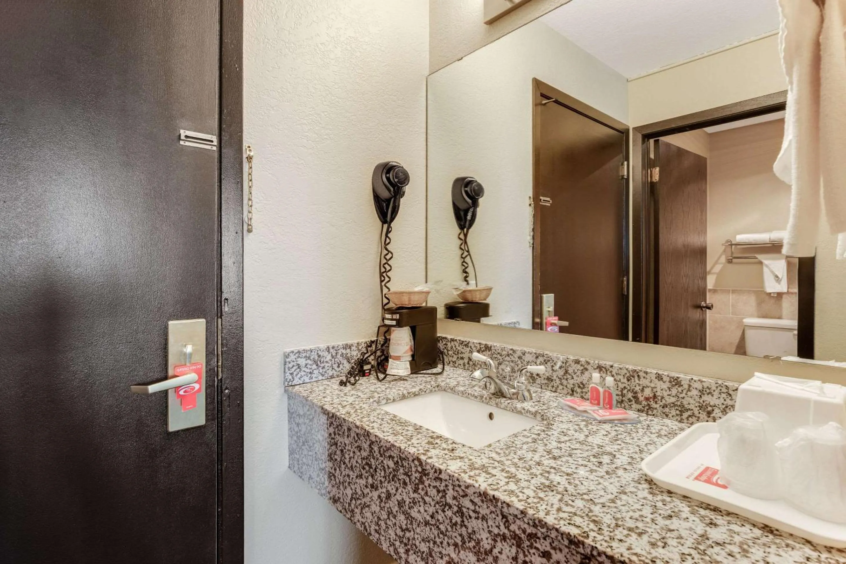 Bedroom in Econo Lodge Madison East