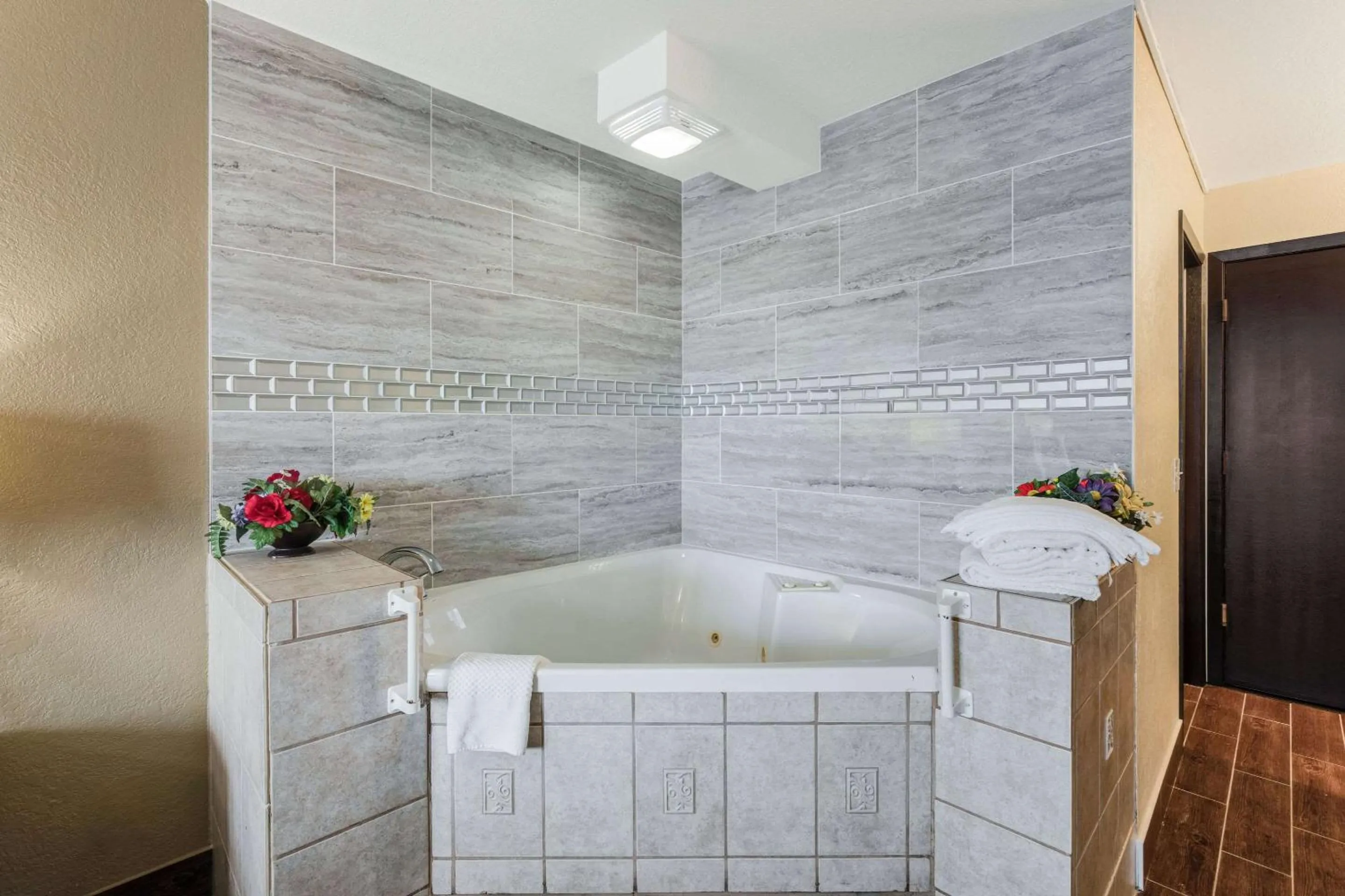 Bedroom in Econo Lodge Madison East