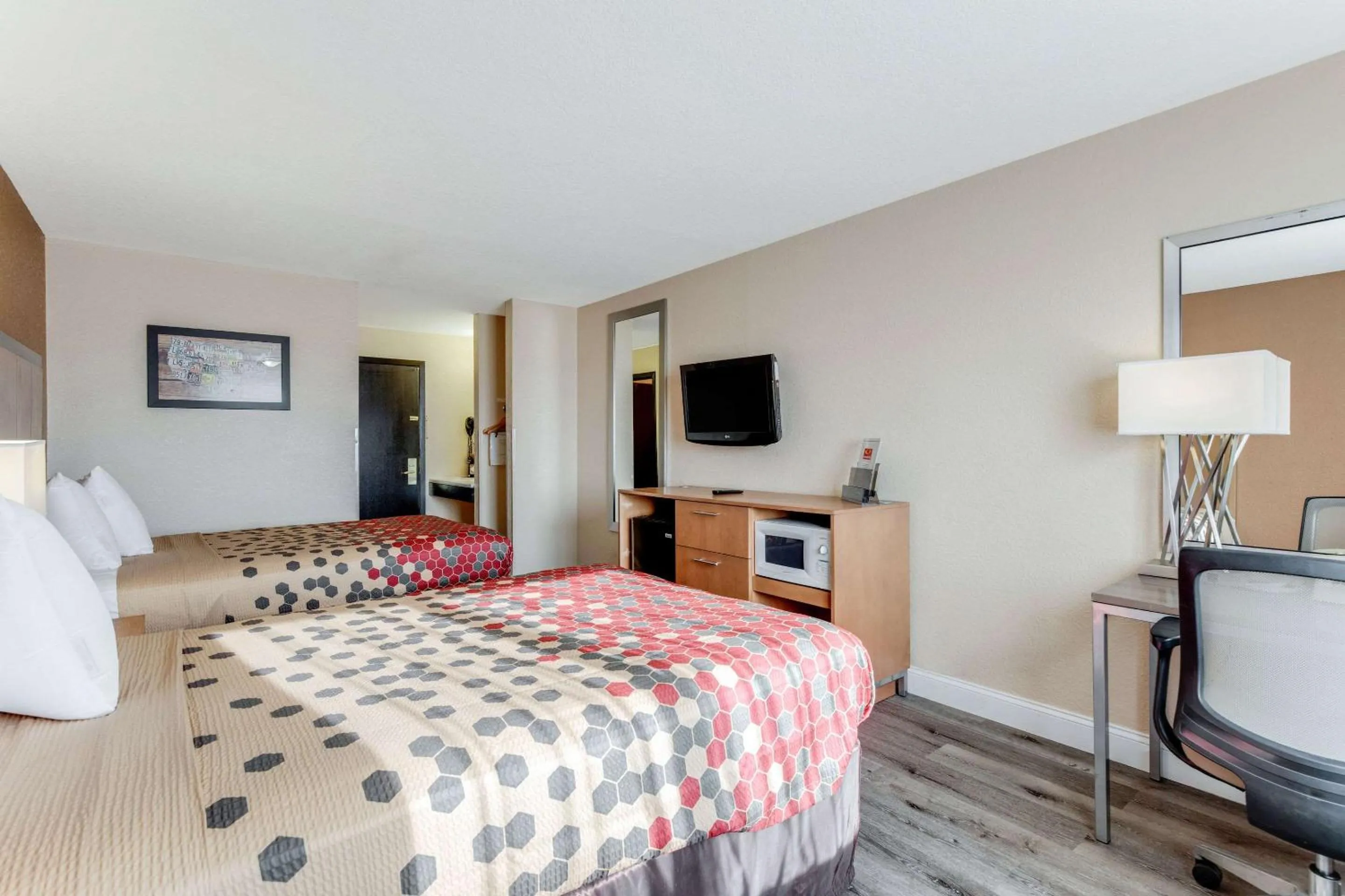 Bedroom, Bed in Econo Lodge Madison East