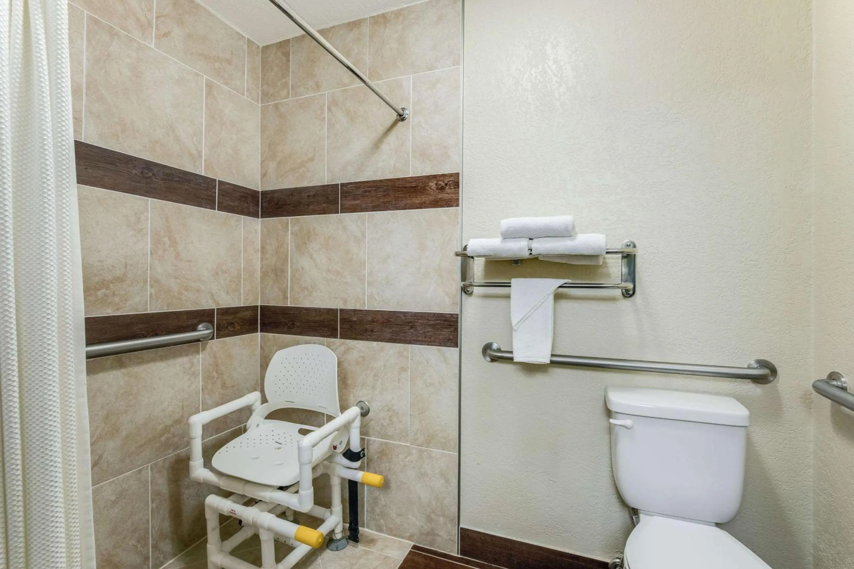 Bedroom in Econo Lodge Madison East