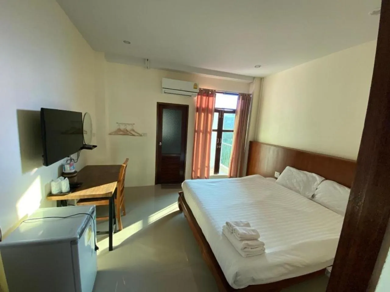 Photo of the whole room, Bed in Jitra Resort