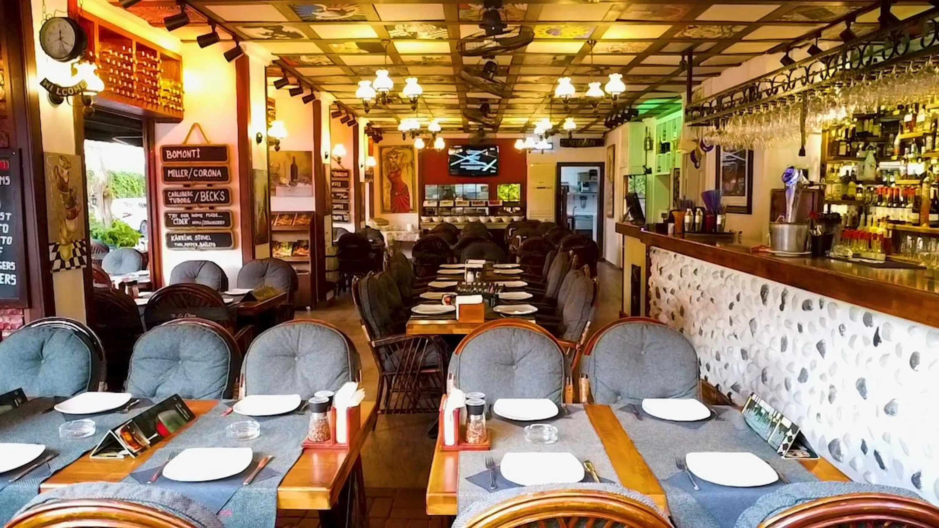 Restaurant/places to eat in Kleopatra Hotel