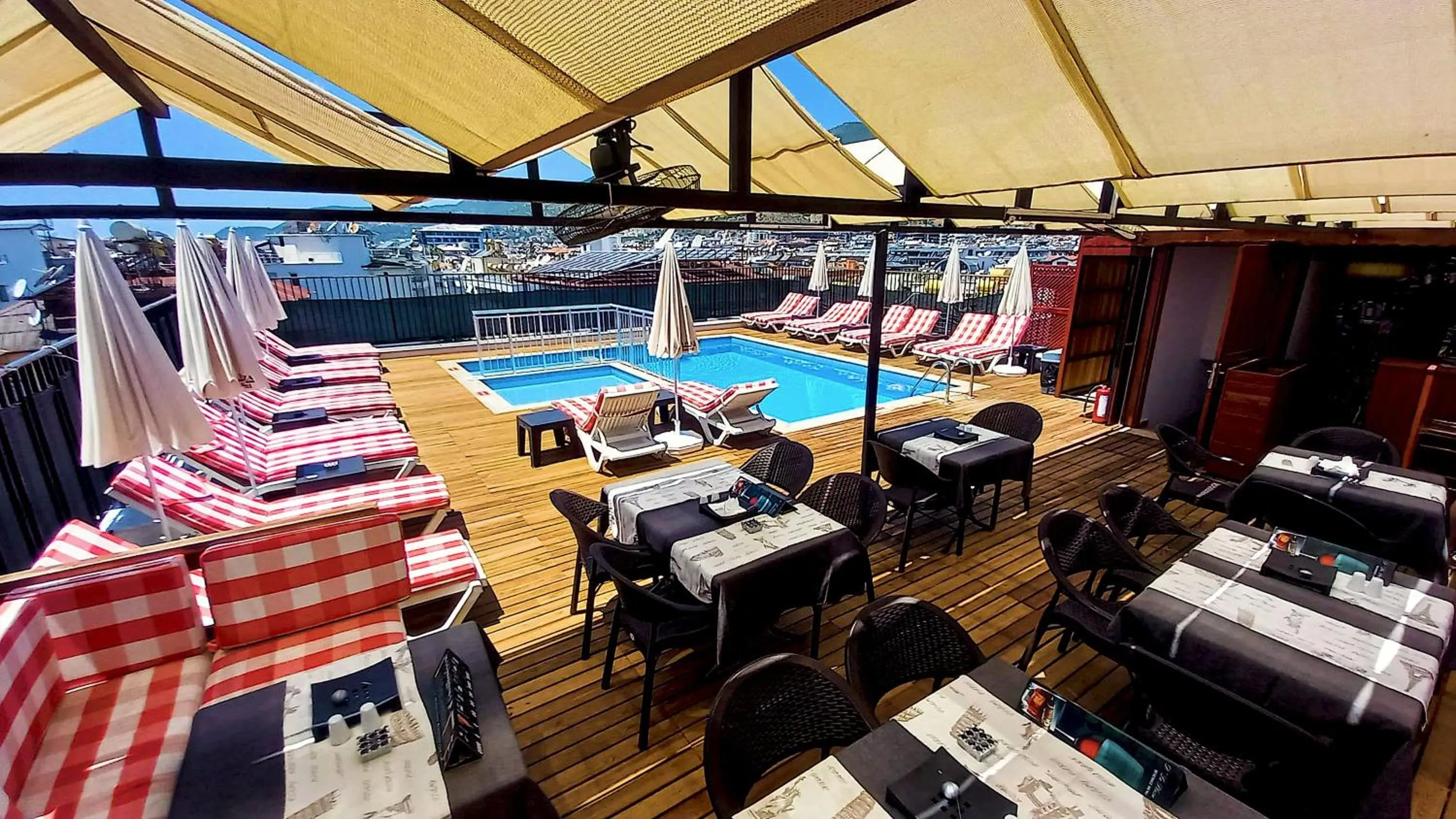 Swimming pool in Kleopatra Hotel