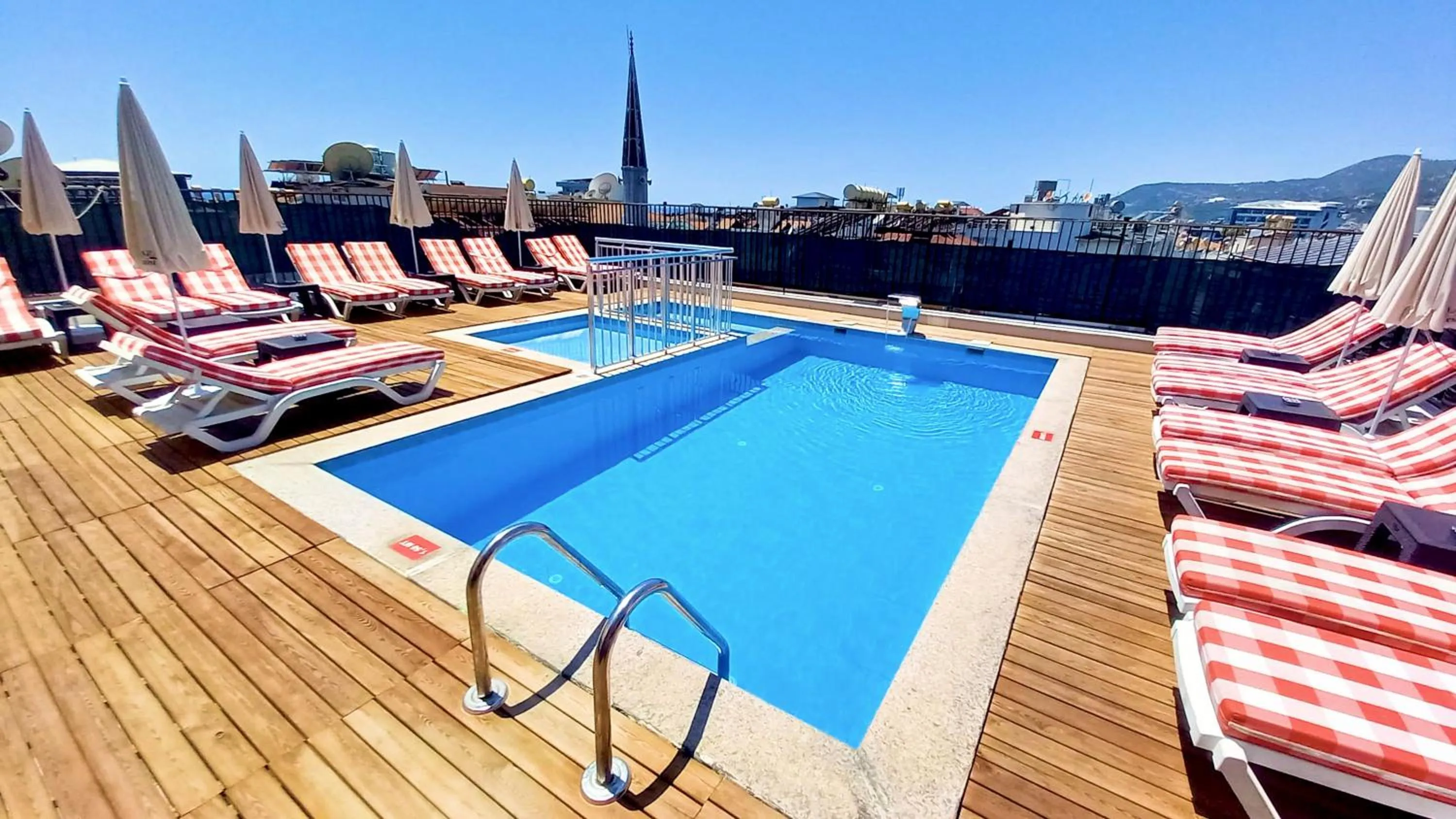 Swimming pool in Kleopatra Hotel