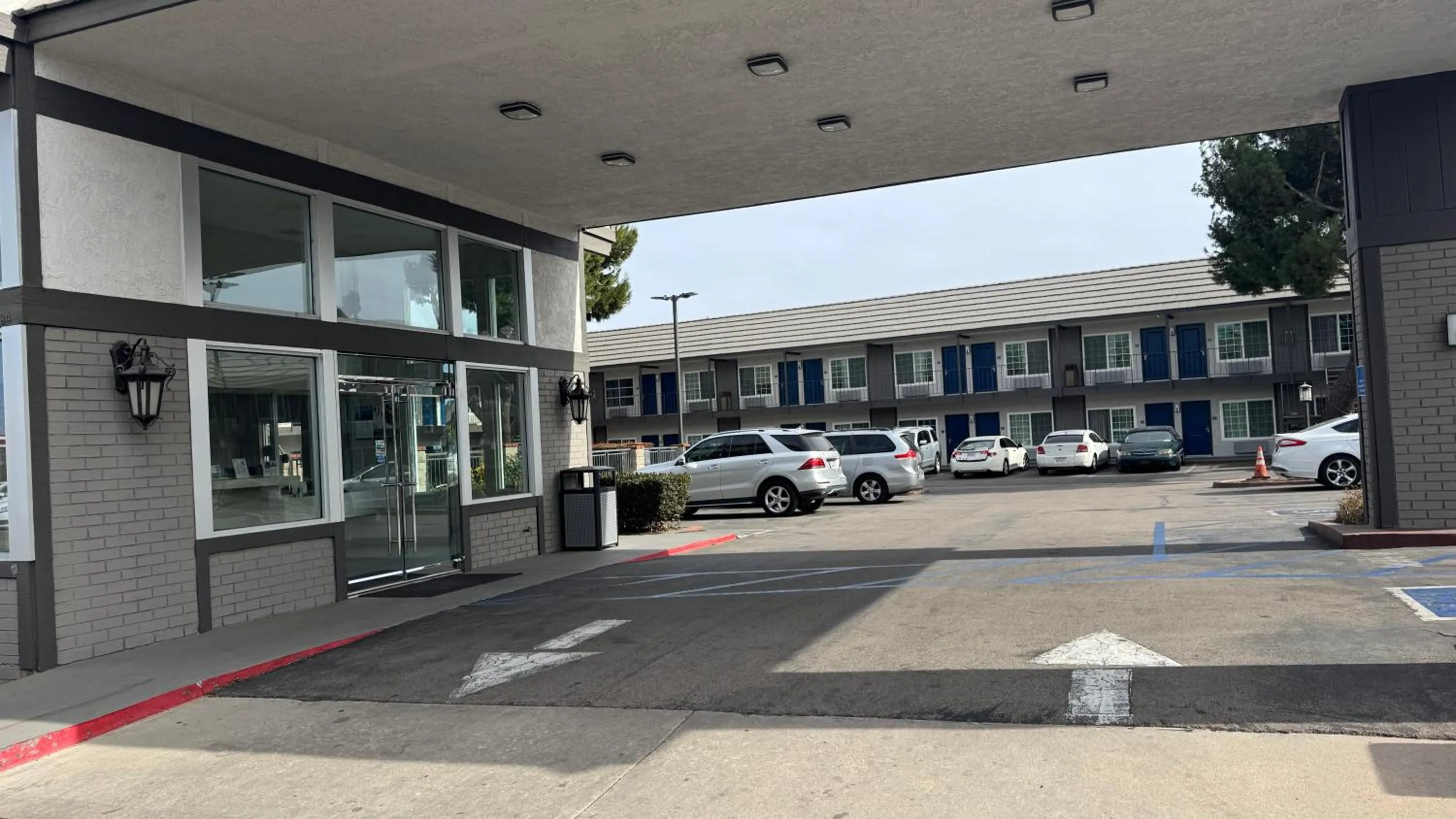 Parking in Studio 6 Corona, CA West