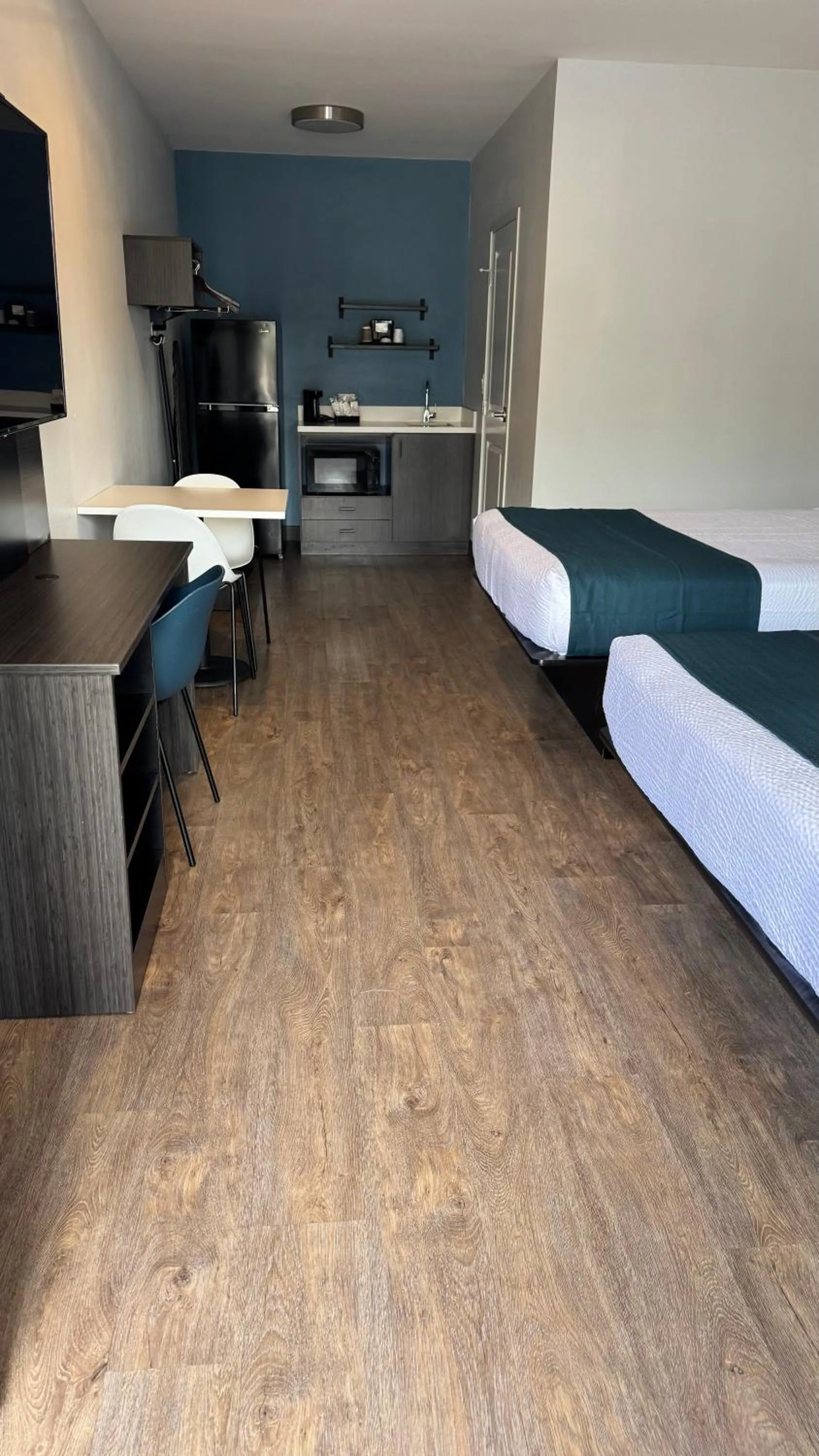 Bedroom, Bed in Studio 6 Corona, CA West