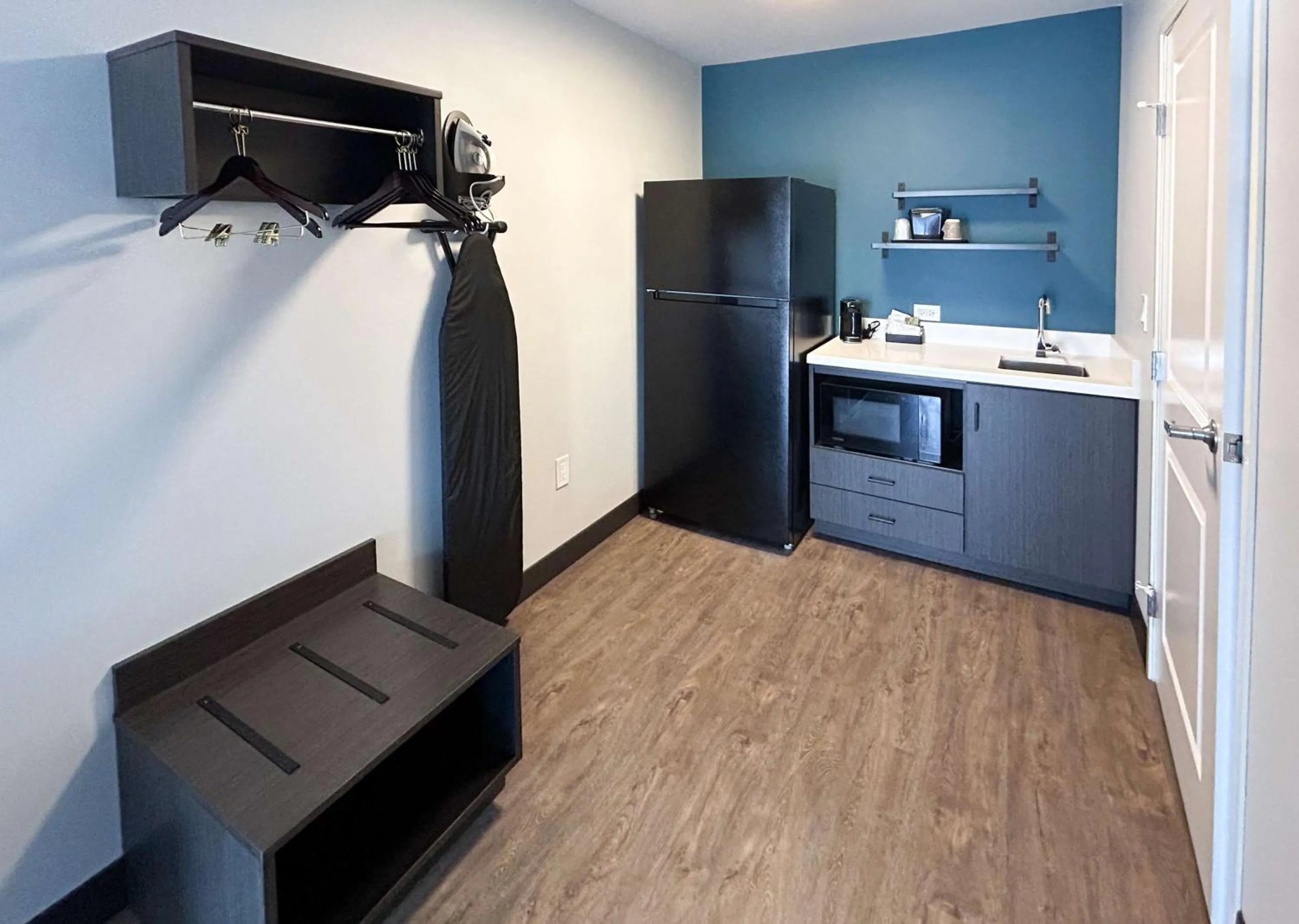 Kitchen or kitchenette in Studio 6 Corona, CA West