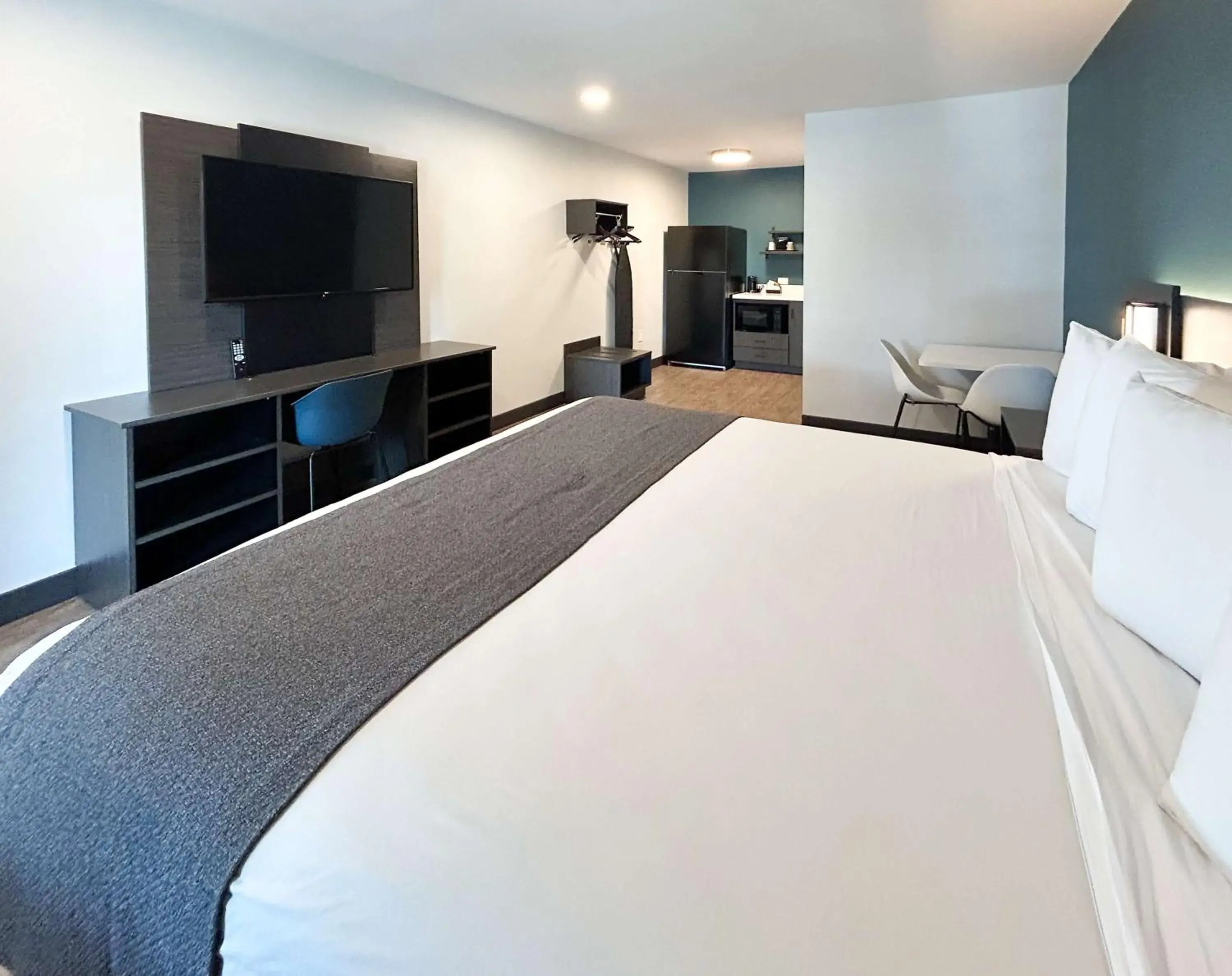 King Room - Disability Access - Non-Smoking in Studio 6 Corona, CA West King Room - Disability Access - Non-Smoking in Studio 6 Corona, CA West