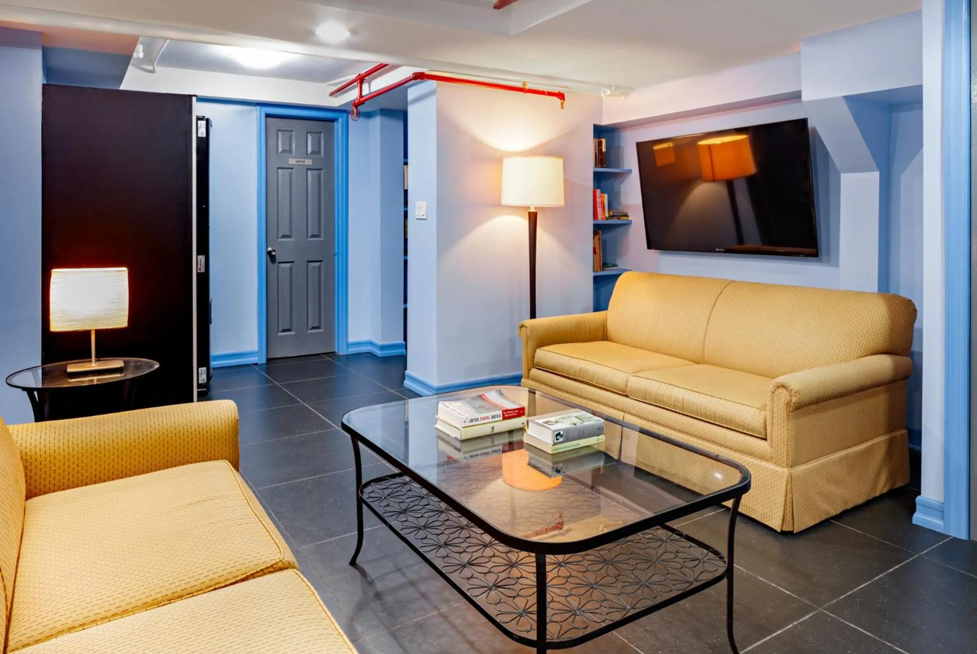 Communal lounge/ TV room in Central Park West Hostel