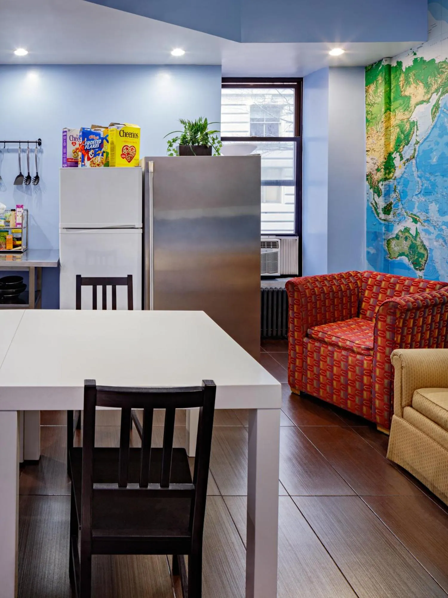 Communal lounge/ TV room in Central Park West Hostel