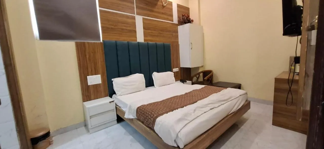 Bed in Hotel Golden Wings