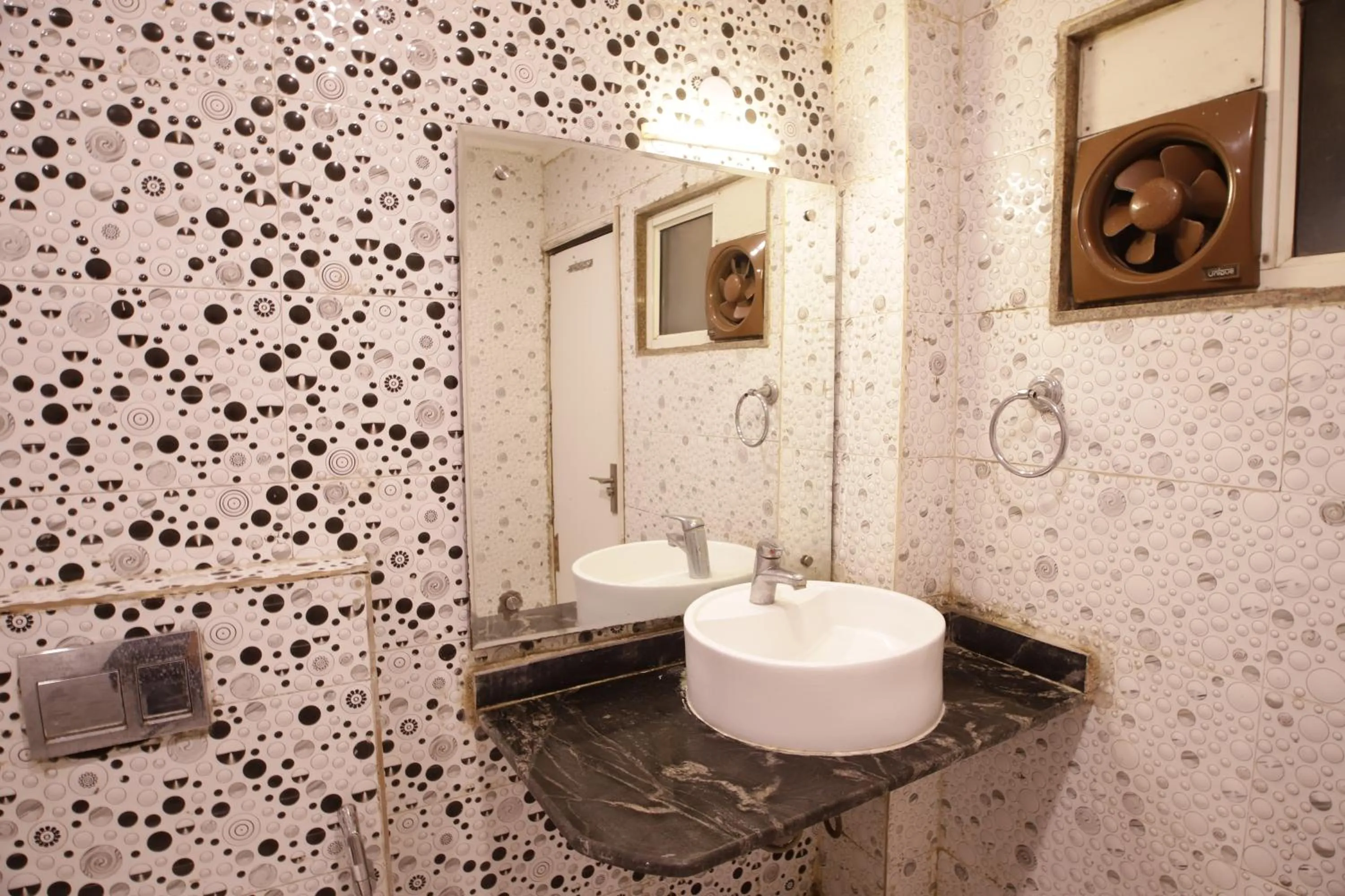 Bathroom in Hotel Golden Wings