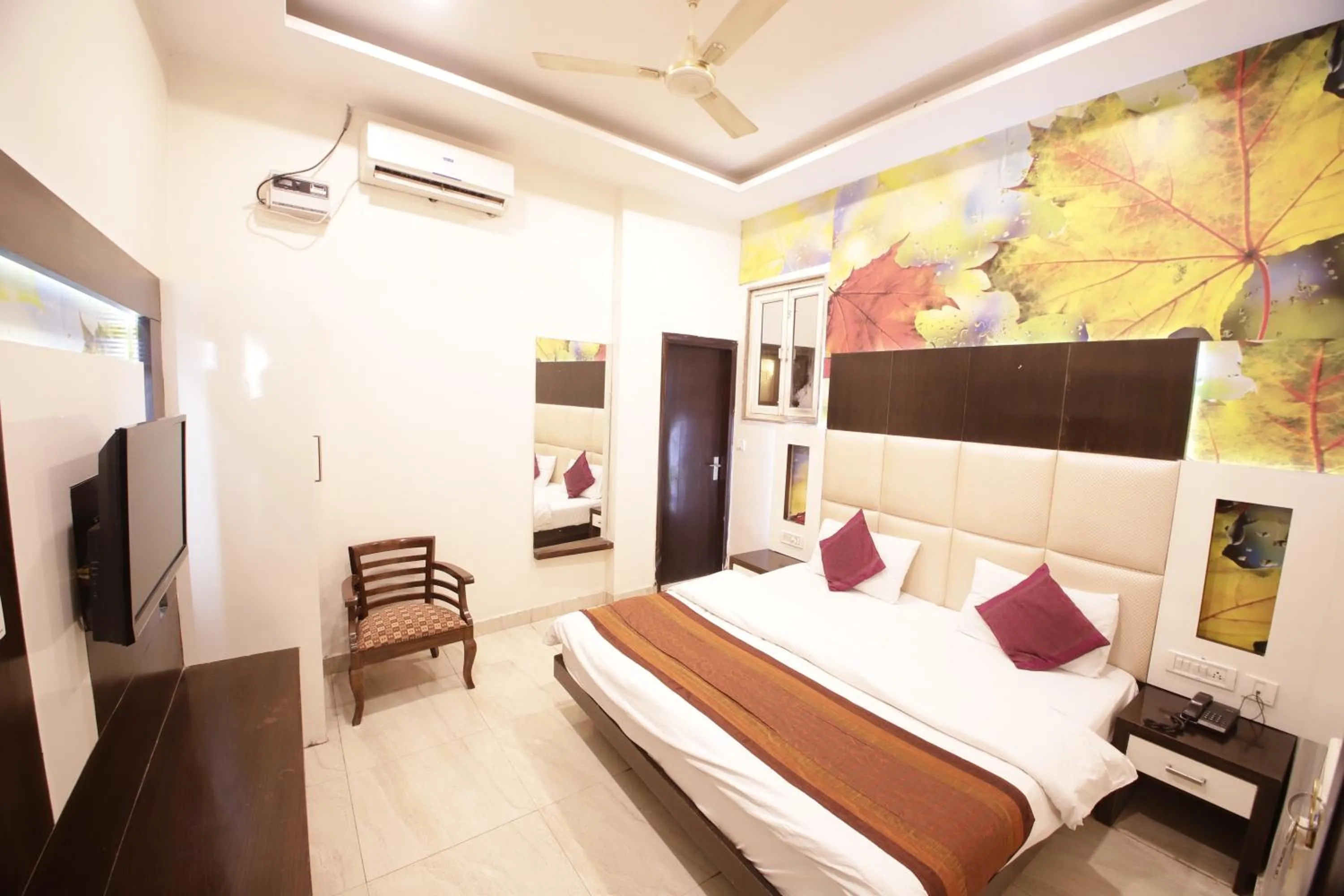 Photo of the whole room, Bed in Hotel Golden Wings