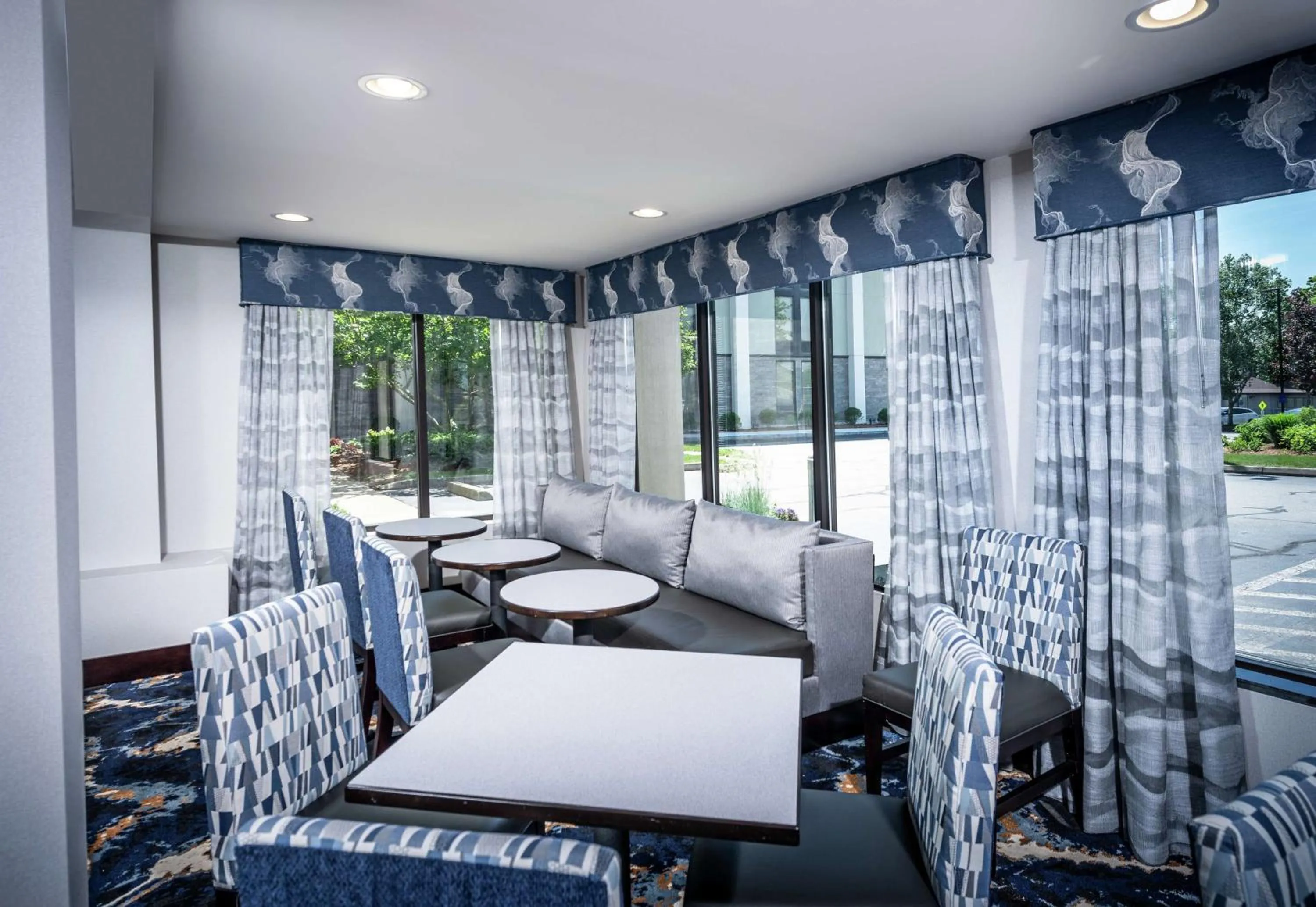 Restaurant/places to eat in Hampton Inn Fall River/Westport