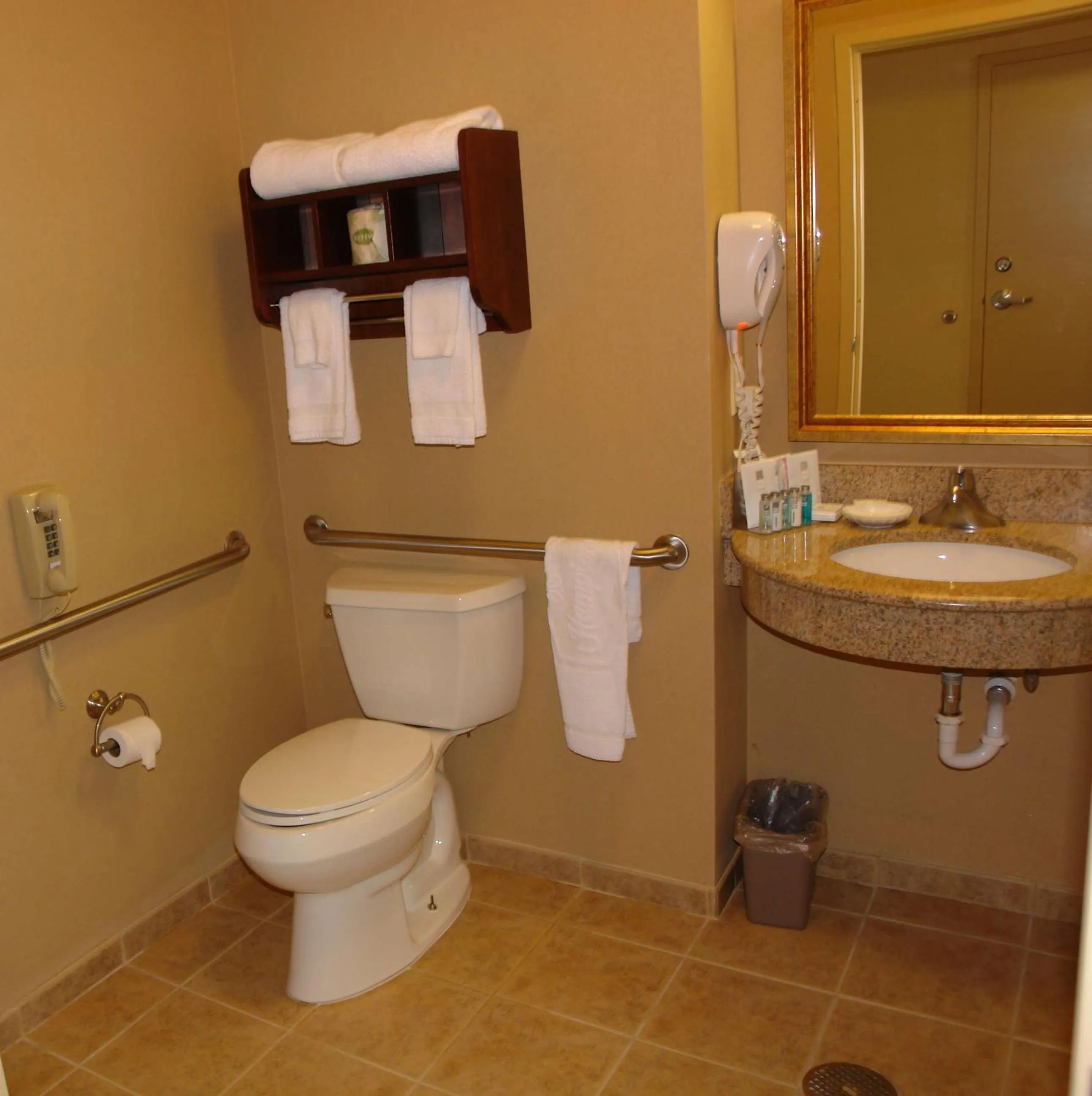 Bathroom in Hampton Inn Gallipolis