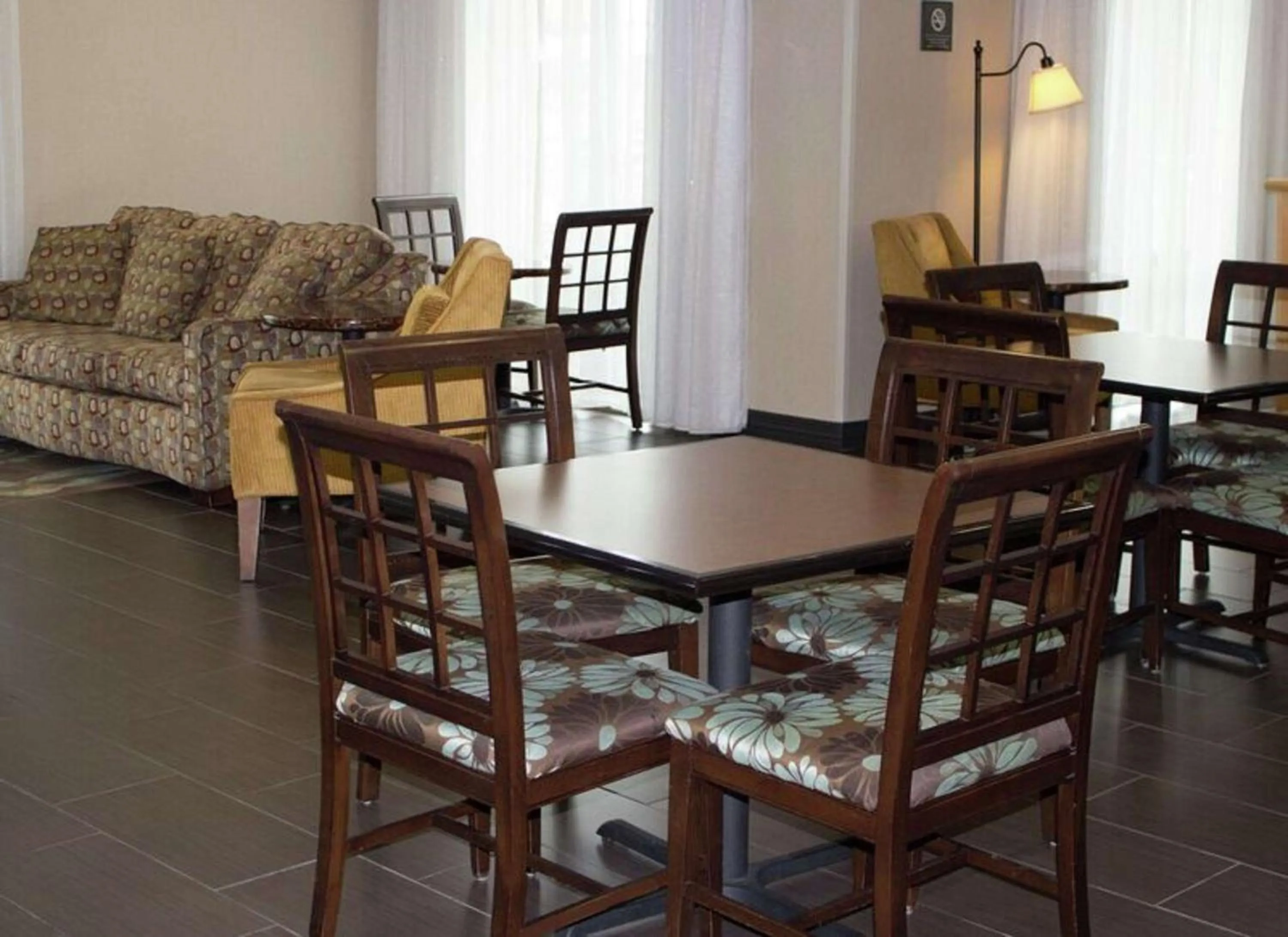 Lobby or reception in Hampton Inn Gallipolis