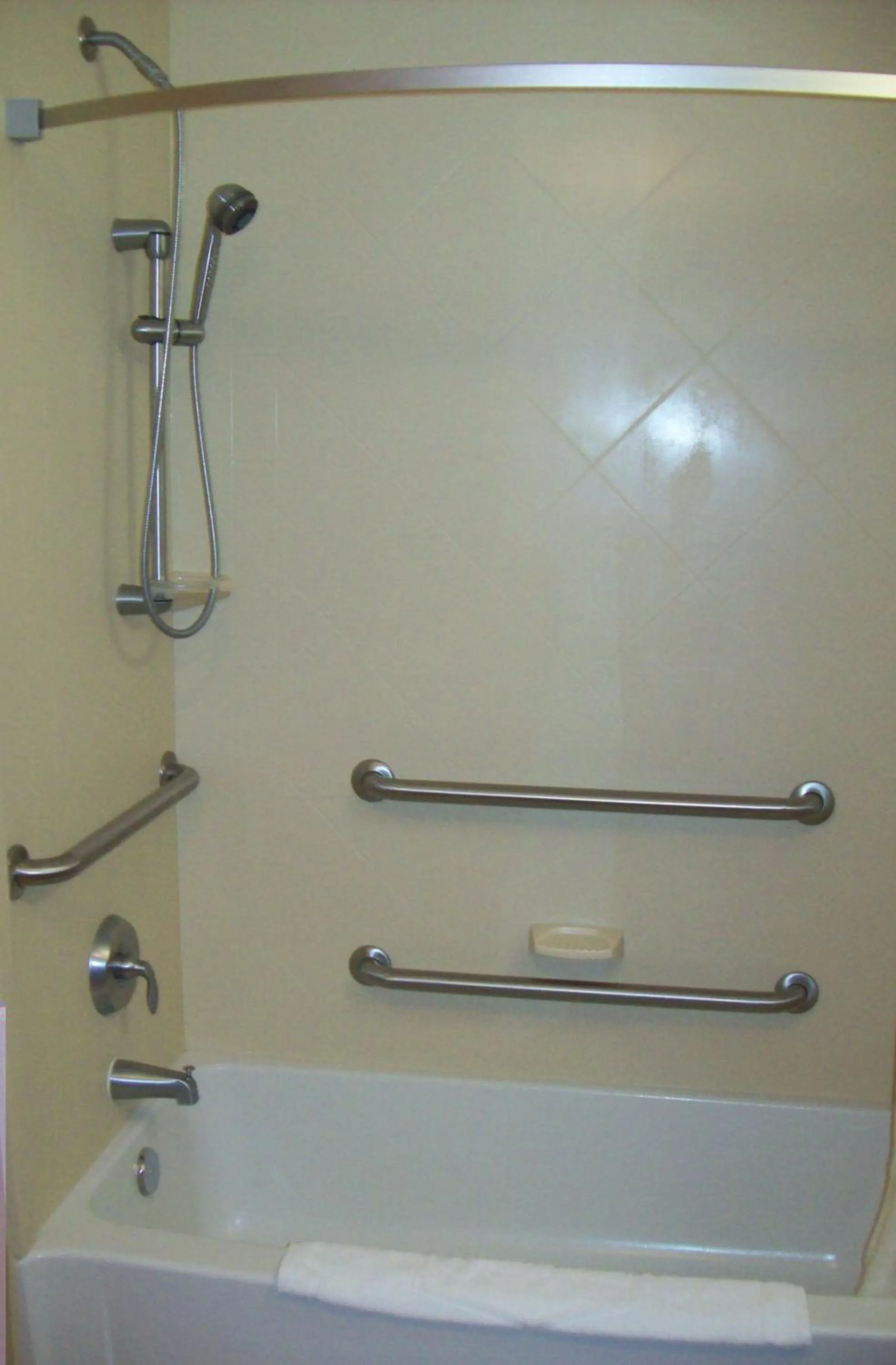 Bathroom in Hampton Inn Gallipolis