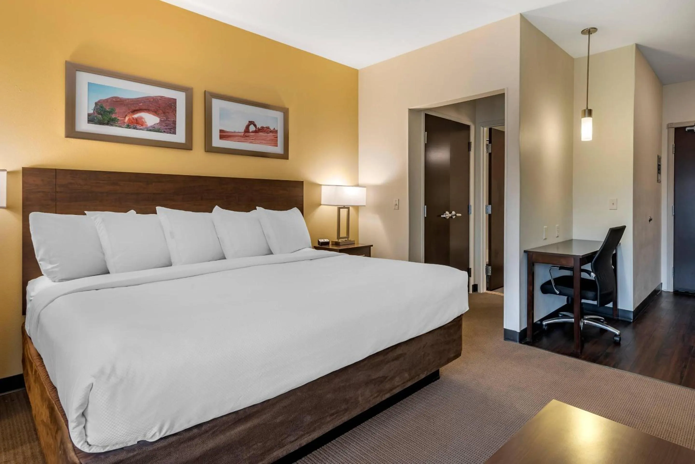 Bedroom, Bed in MainStay Suites Moab near Arches National Park