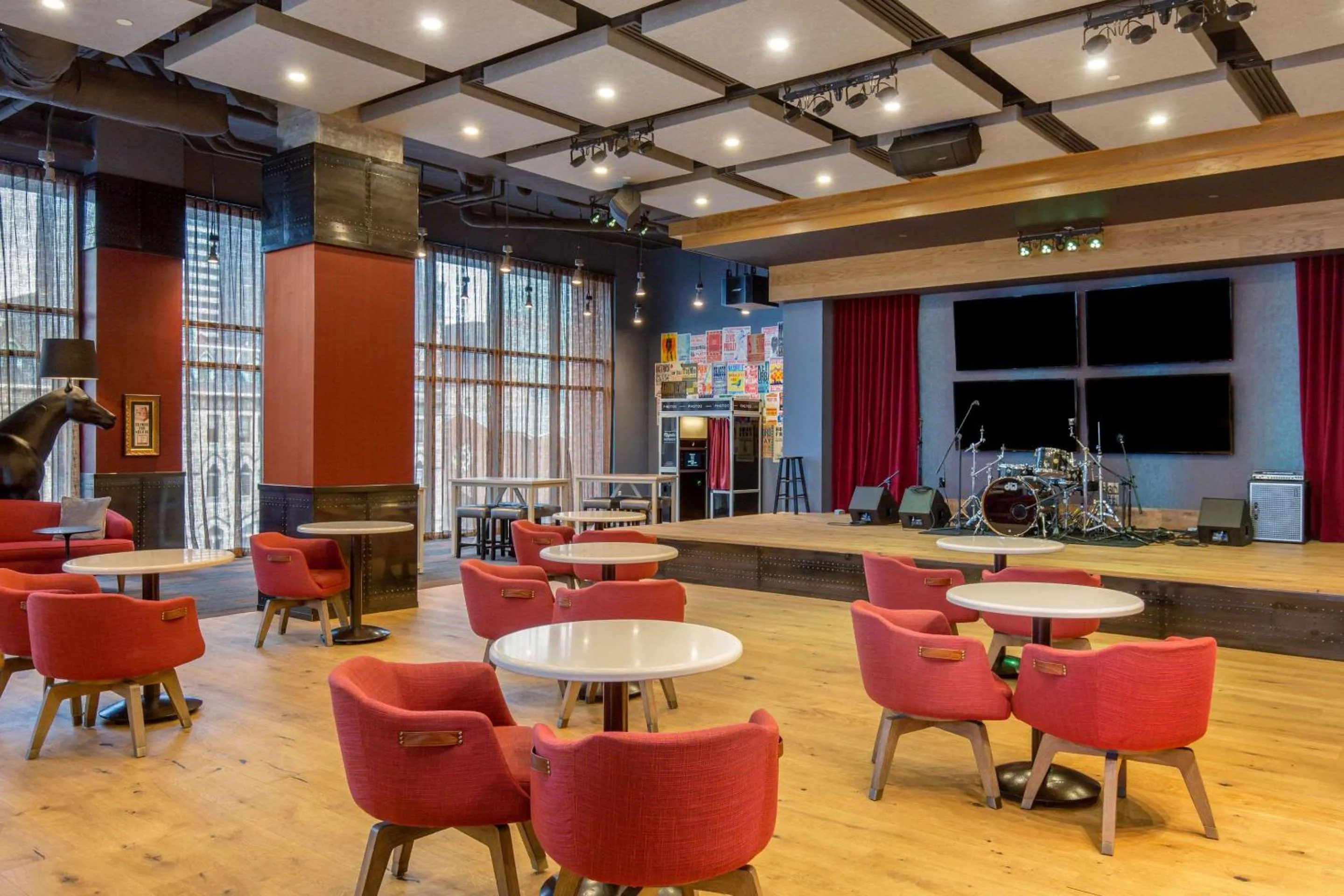 Restaurant/places to eat in Cambria Hotel Nashville Downtown