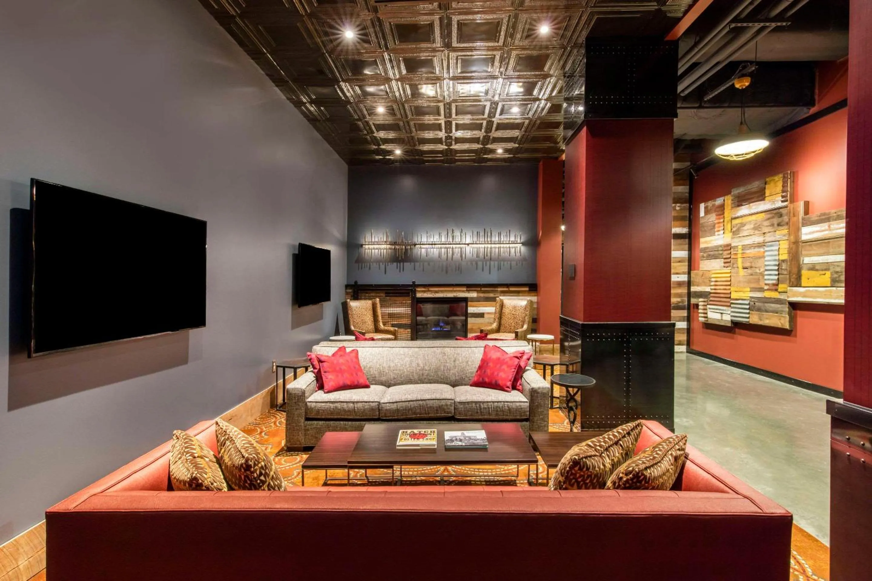 Communal lounge/ TV room in Cambria Hotel Nashville Downtown