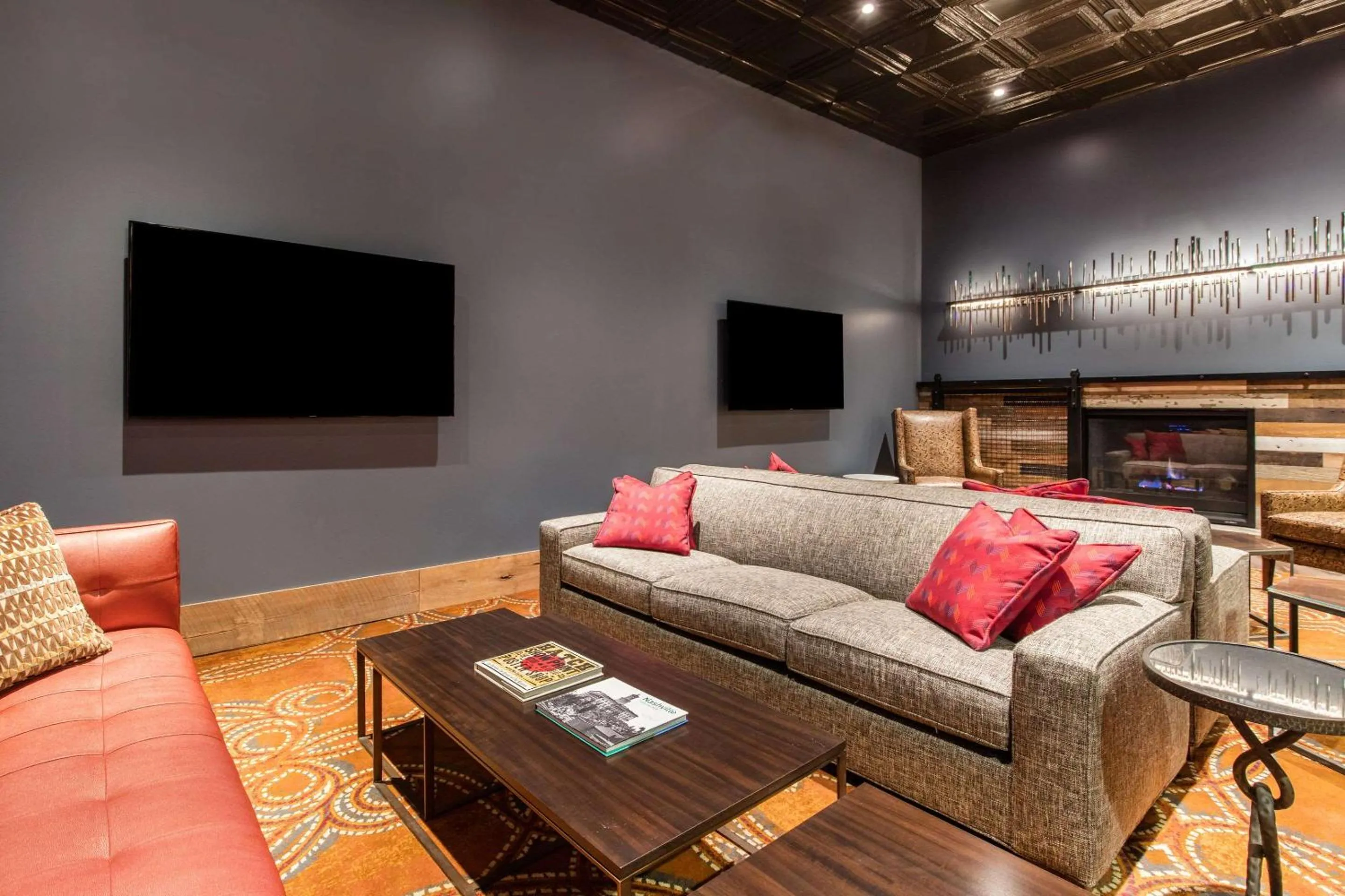 Communal lounge/ TV room in Cambria Hotel Nashville Downtown