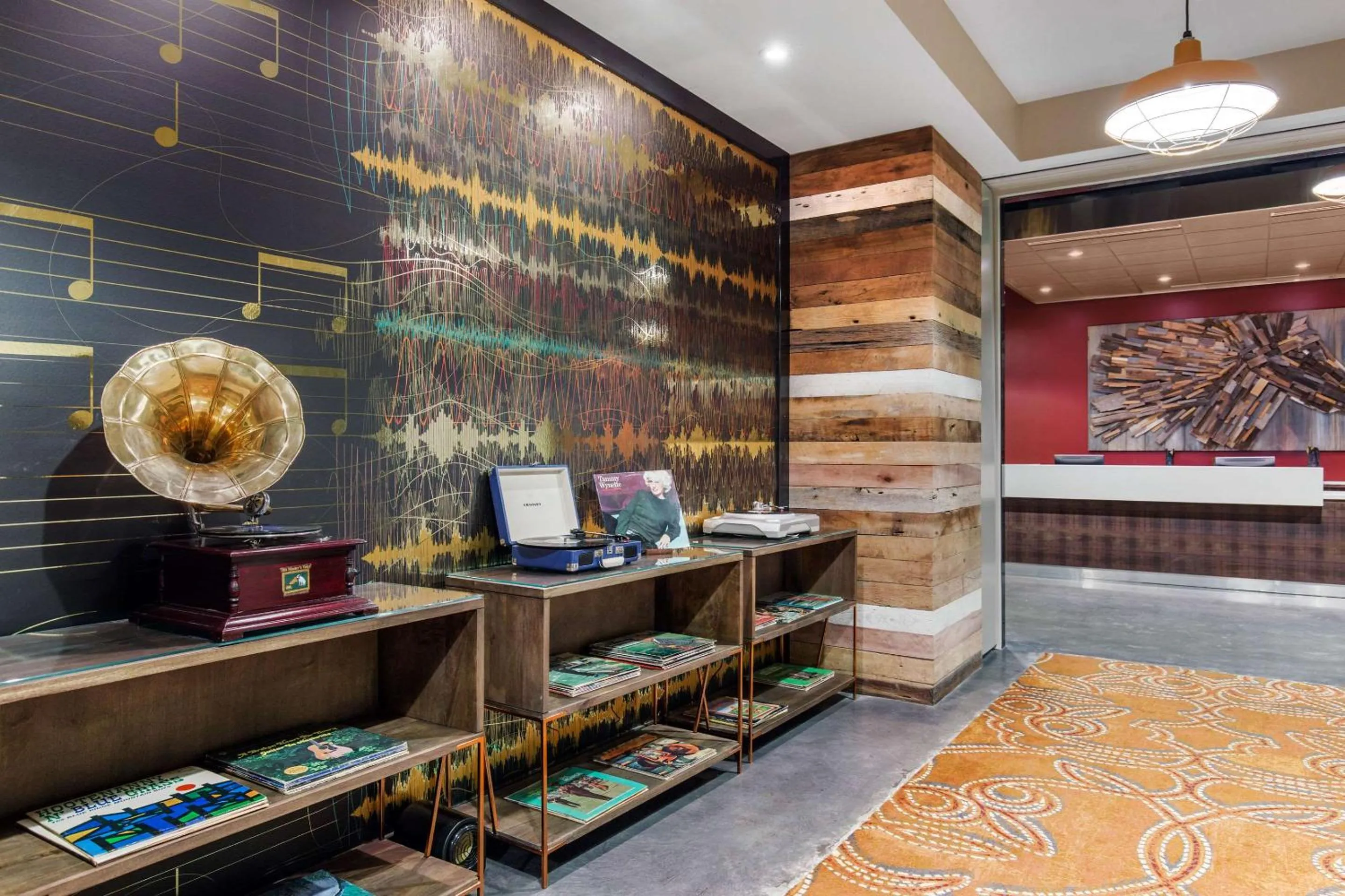 Communal lounge/ TV room in Cambria Hotel Nashville Downtown