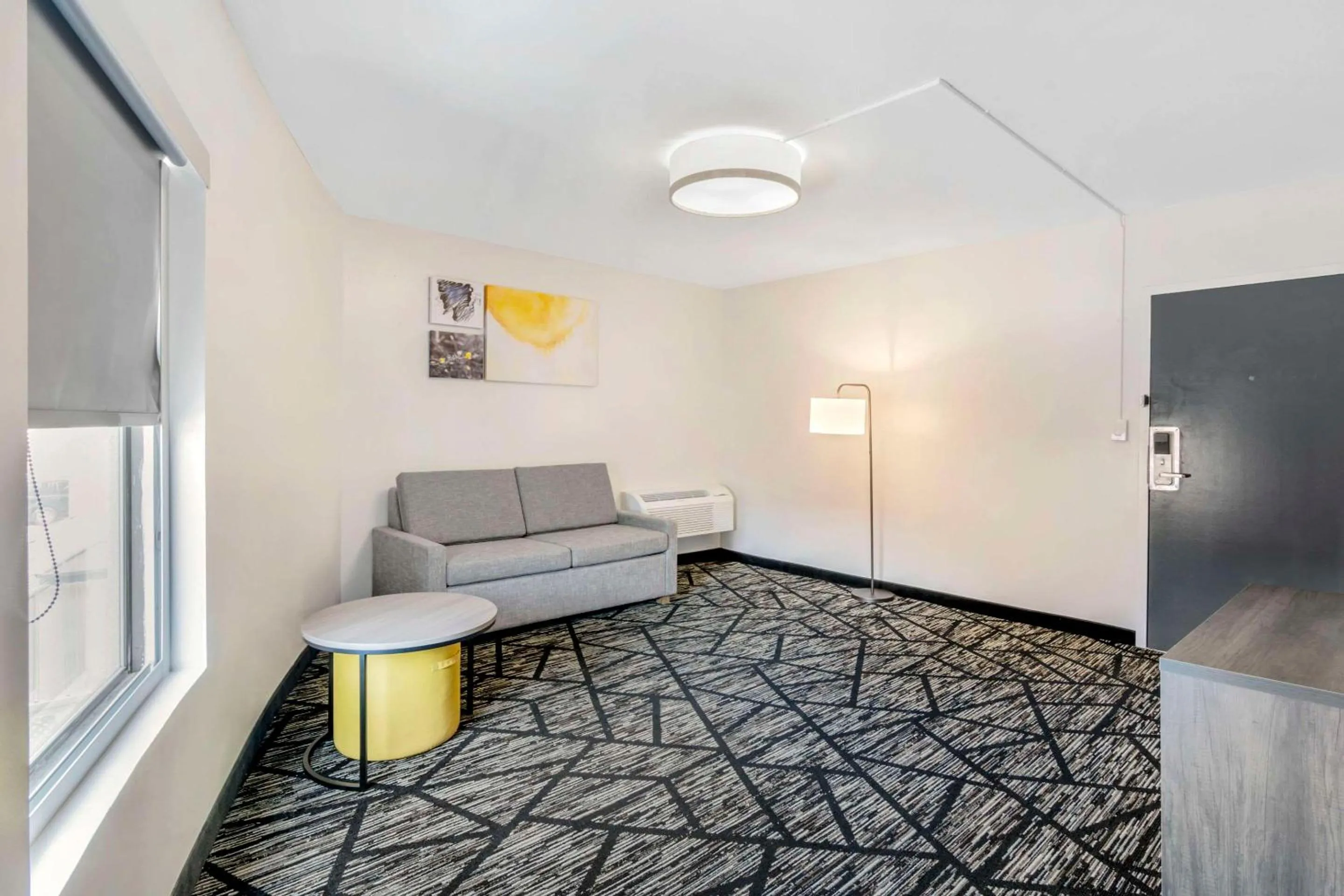 Bedroom in Comfort Inn Kansas City Midtown