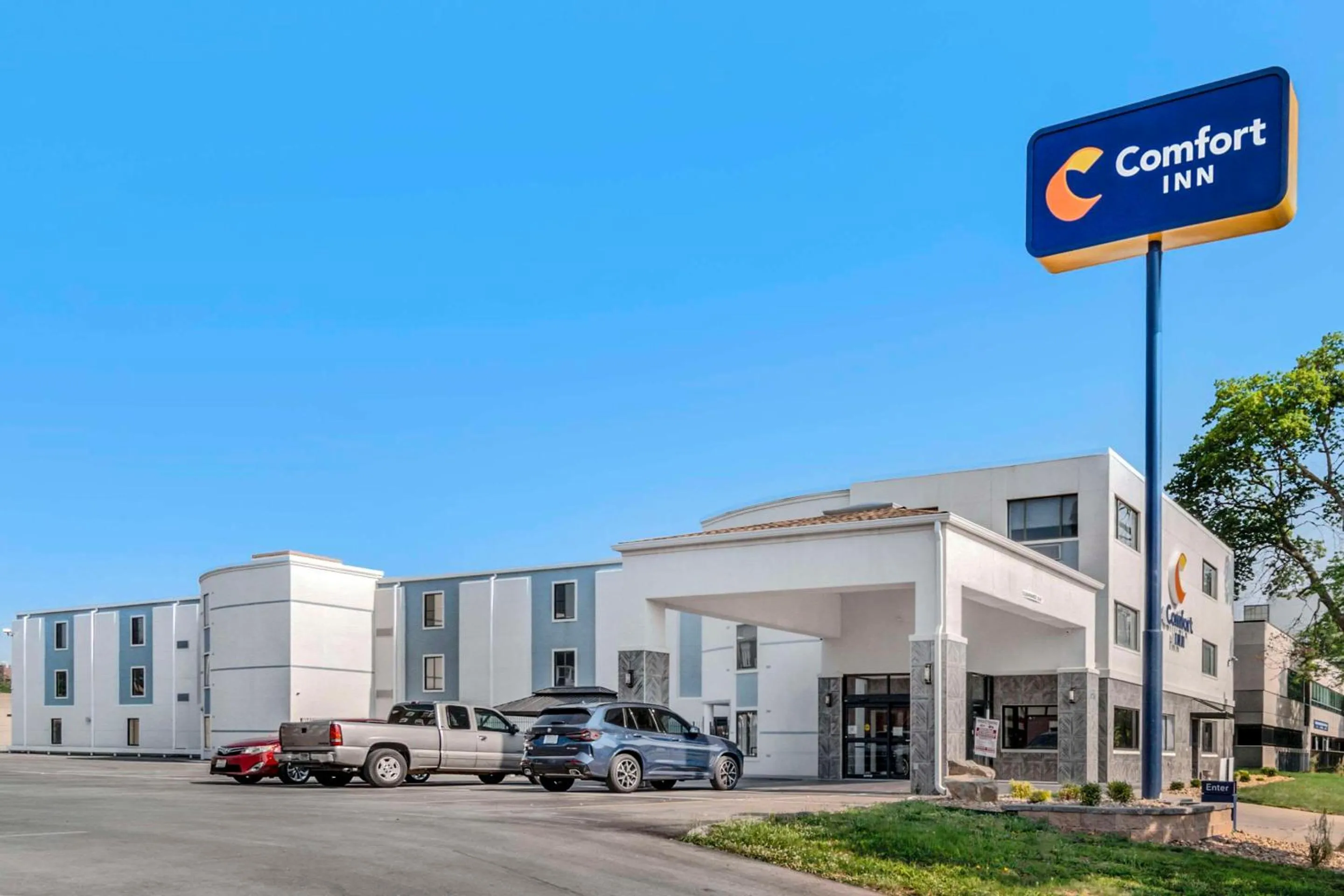 Property building in Comfort Inn Kansas City Midtown
